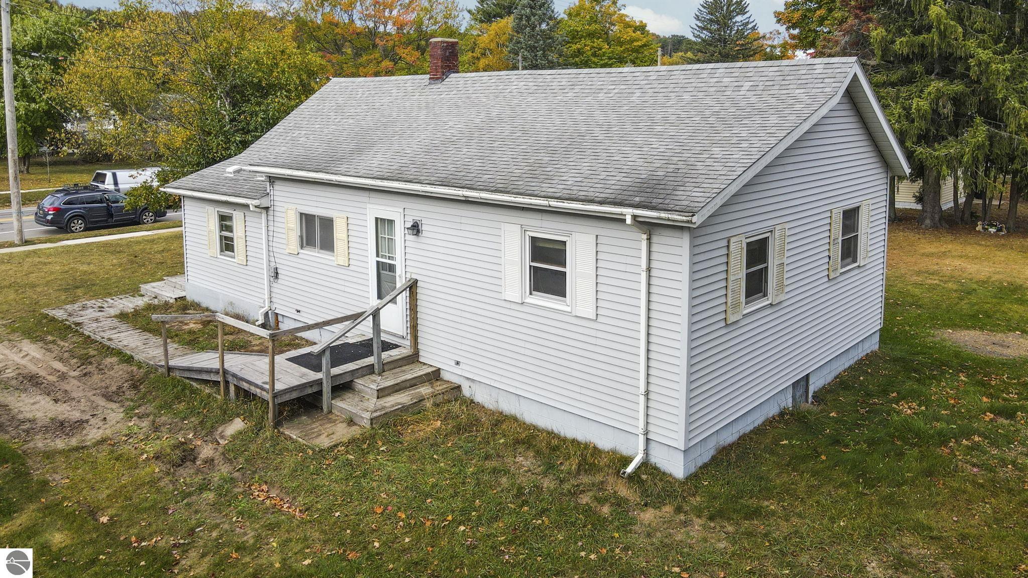 966 Frankfort Avenue, Elberta, MI 49628 — Photo 3