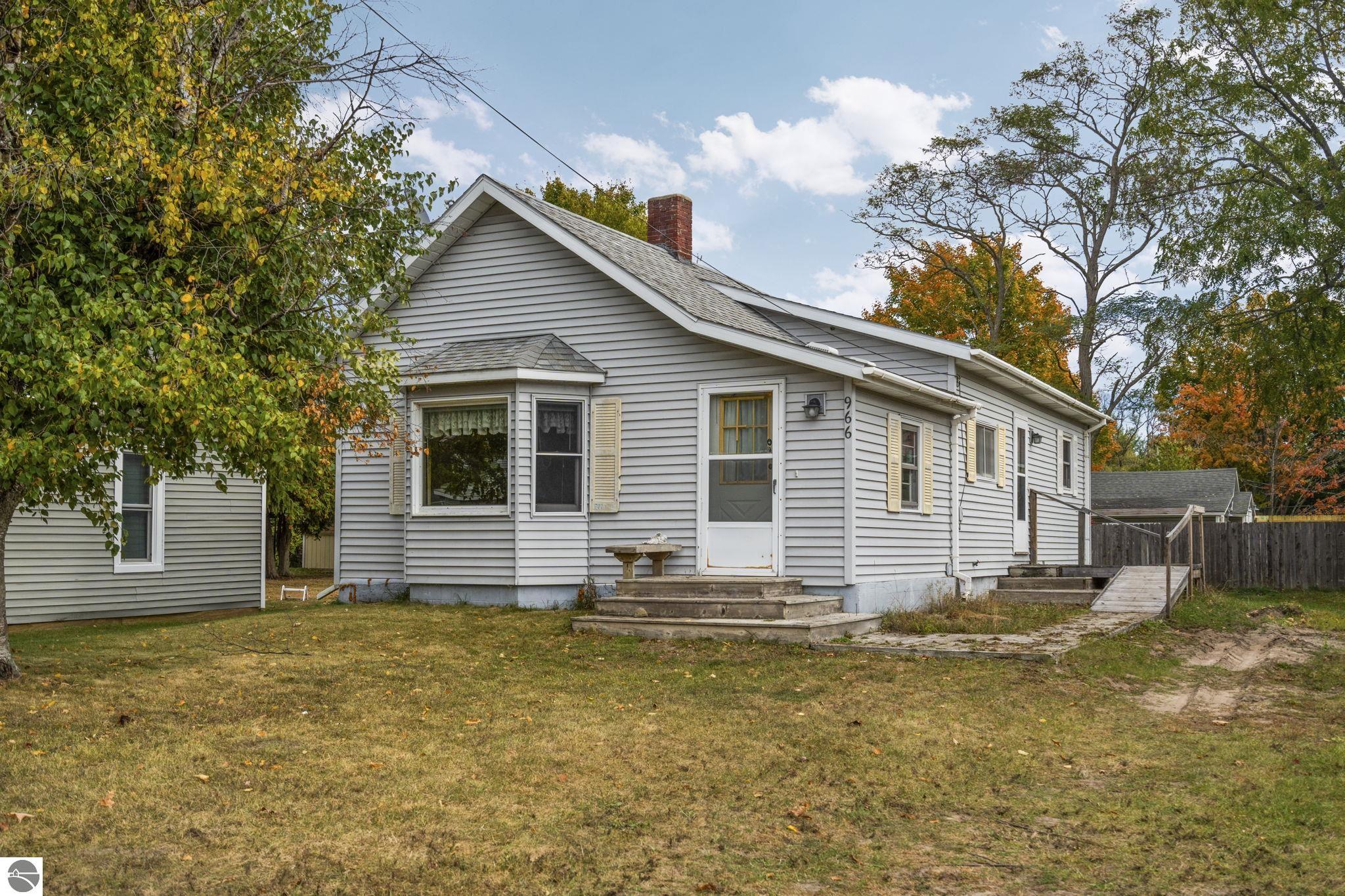 966 Frankfort Avenue, Elberta, MI 49628 — Photo 22