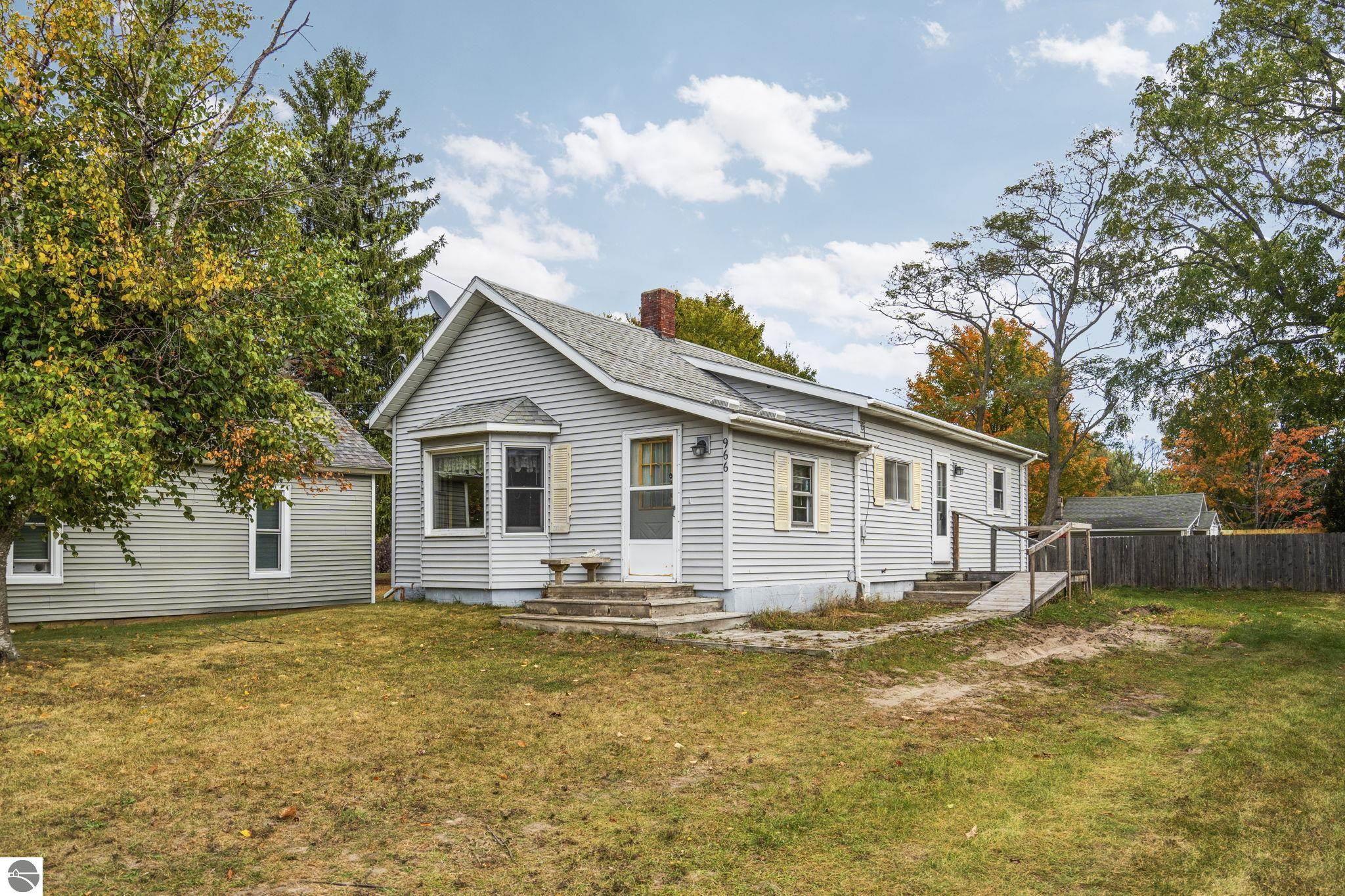 966 Frankfort Avenue, Elberta, MI 49628 — Photo 23