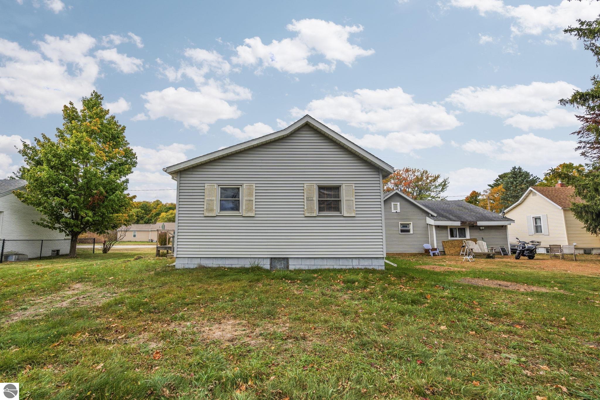 966 Frankfort Avenue, Elberta, MI 49628 — Photo 25