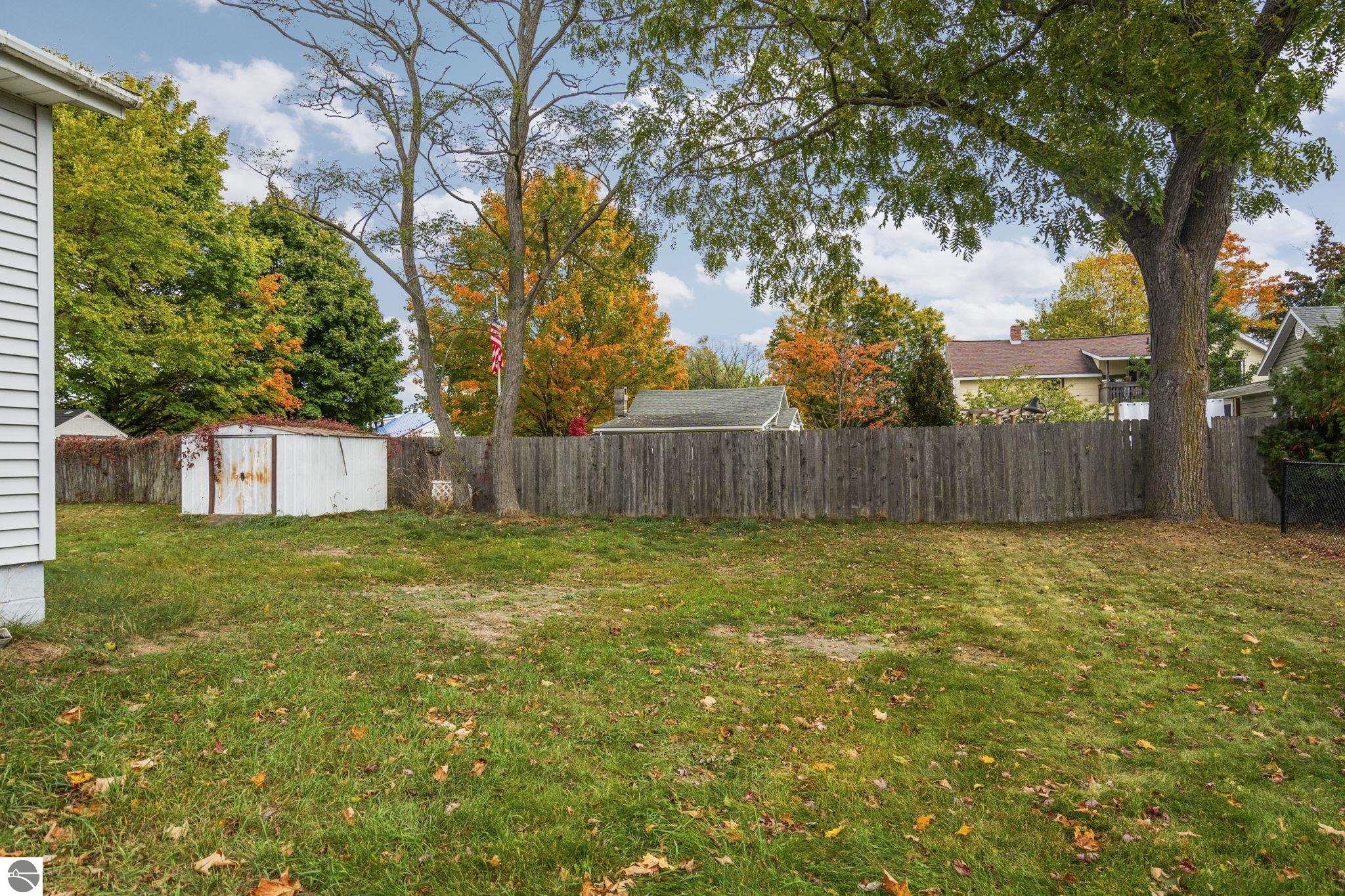 966 Frankfort Avenue, Elberta, MI 49628 — Photo 27
