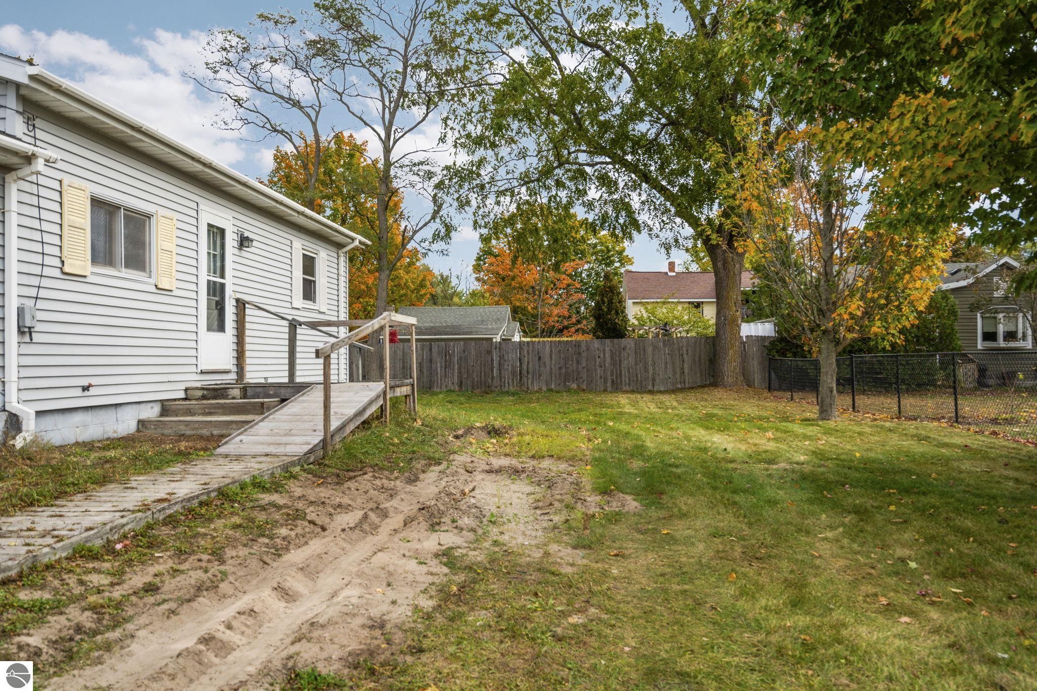 966 Frankfort Avenue, Elberta, MI 49628 — Photo 28