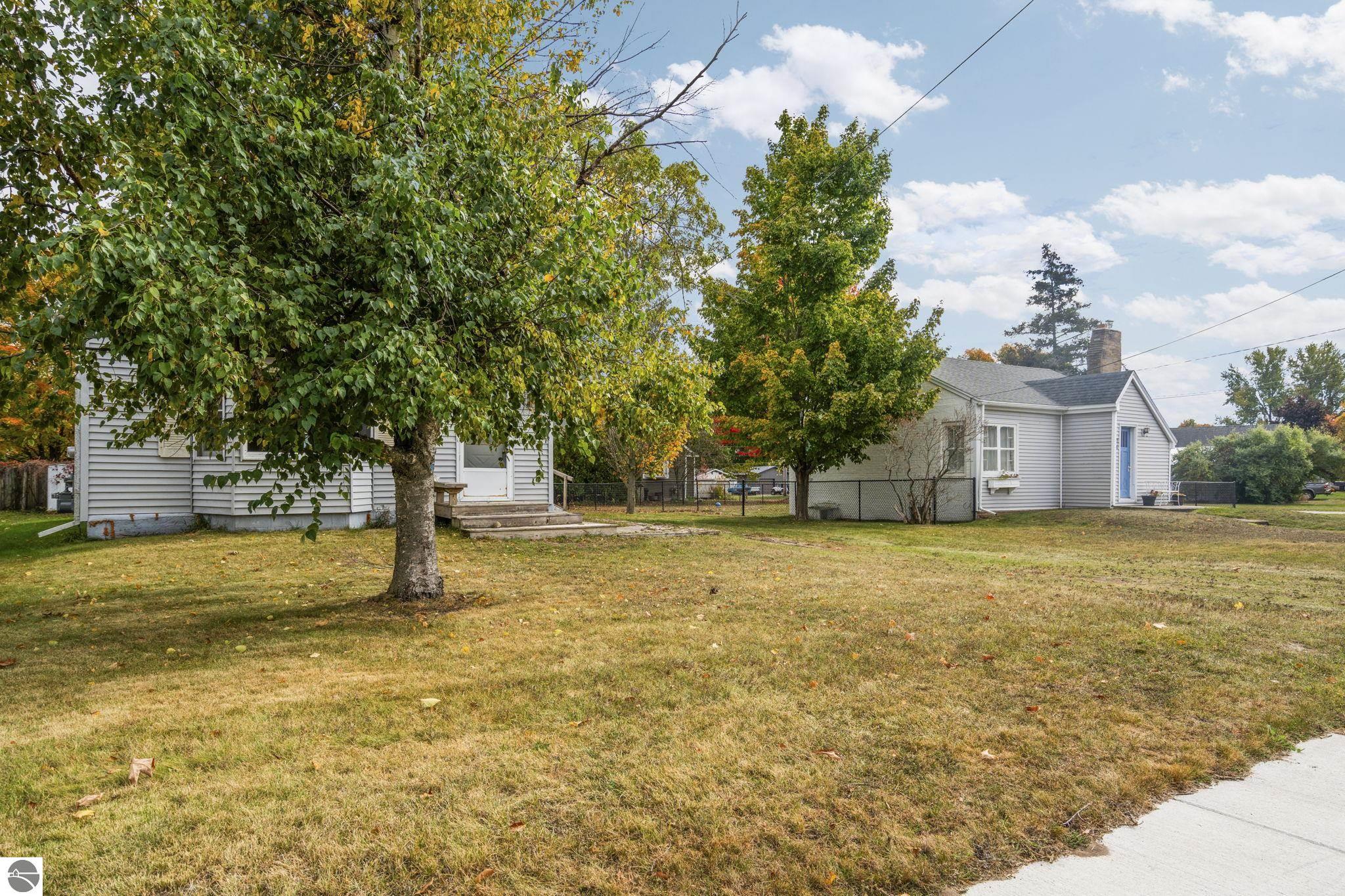 966 Frankfort Avenue, Elberta, MI 49628 — Photo 29