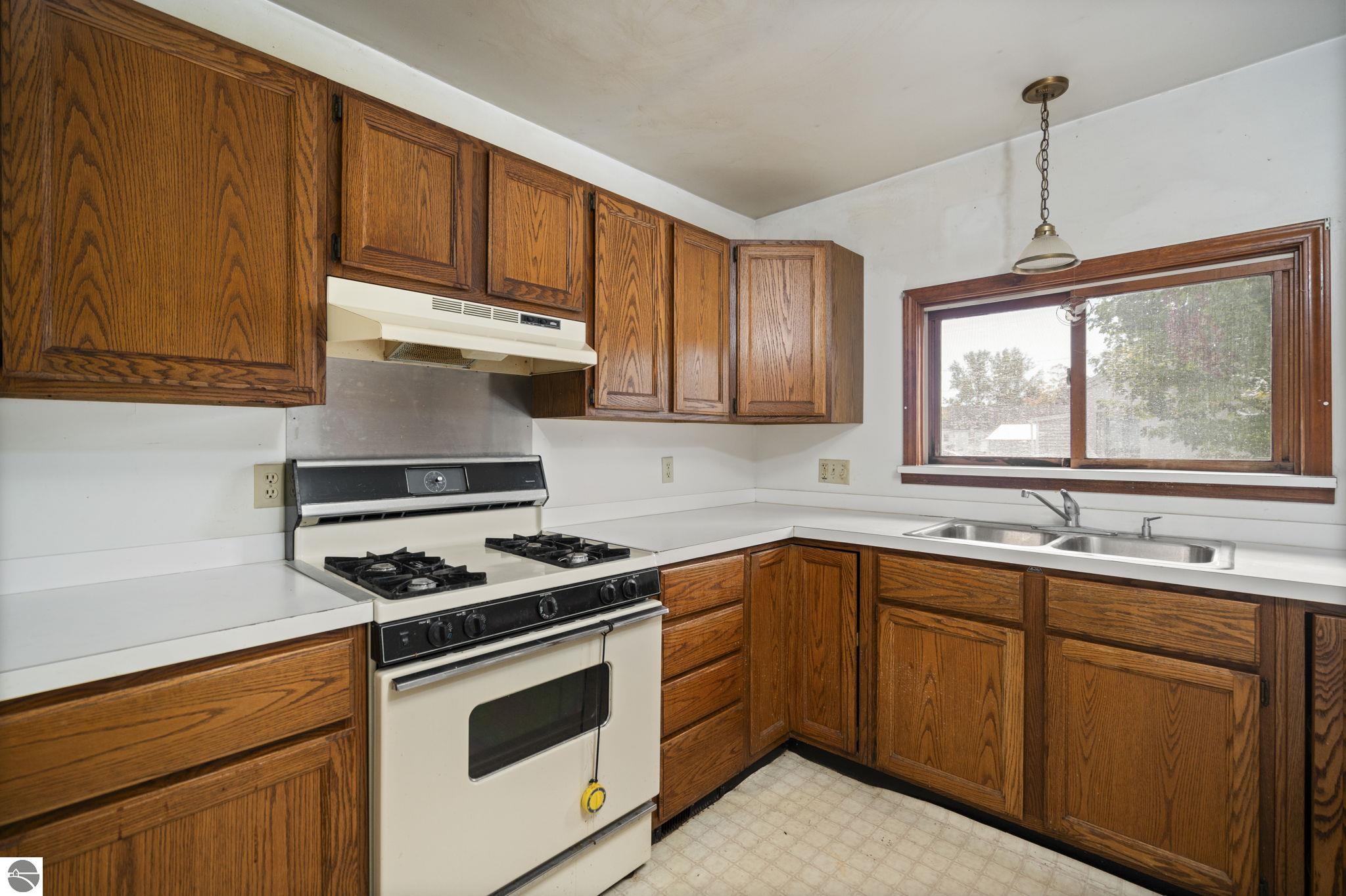 966 Frankfort Avenue, Elberta, MI 49628 — Photo 9