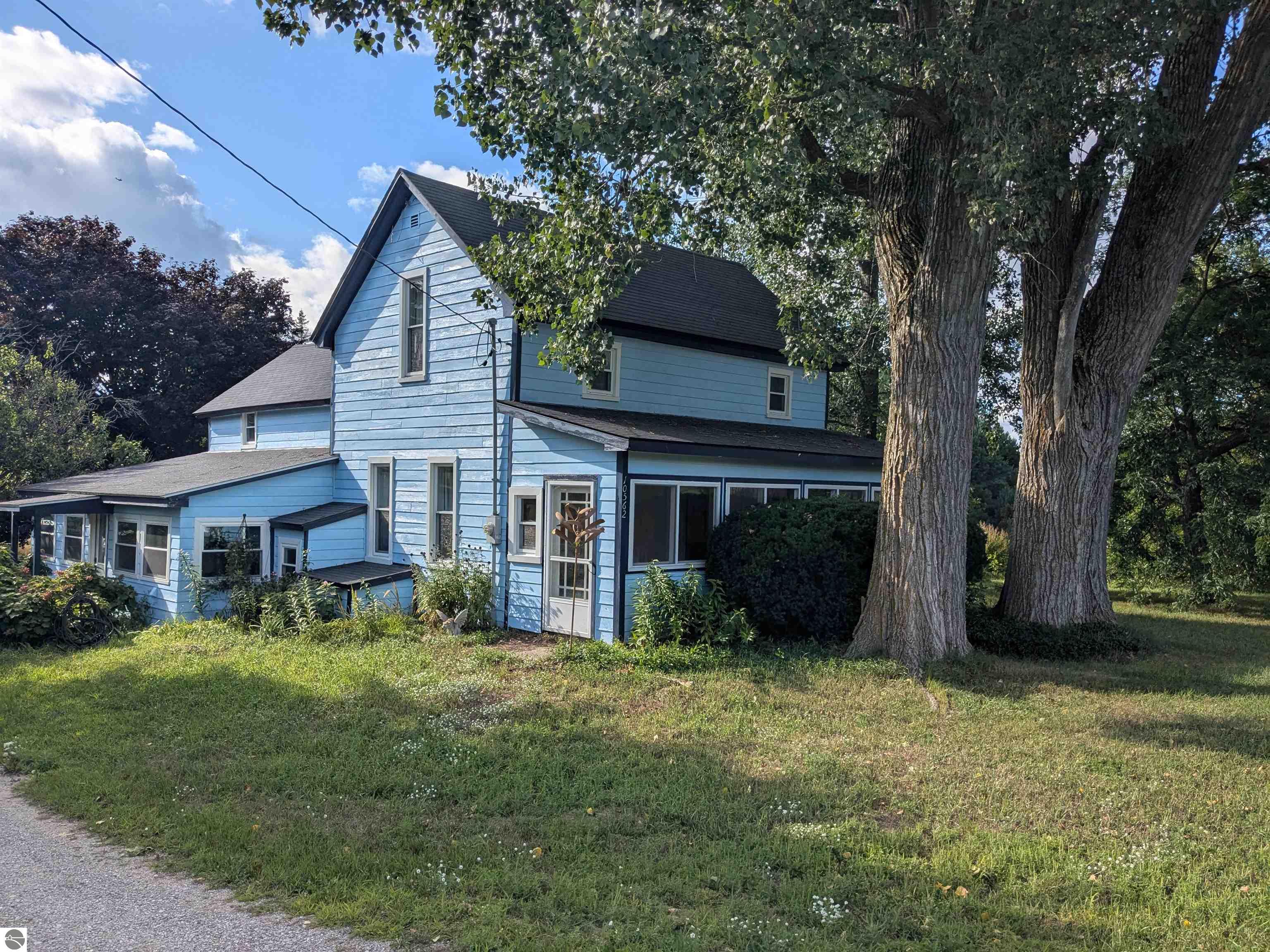10562 Summit City Road, Kingsley, MI 49649 — front exterior