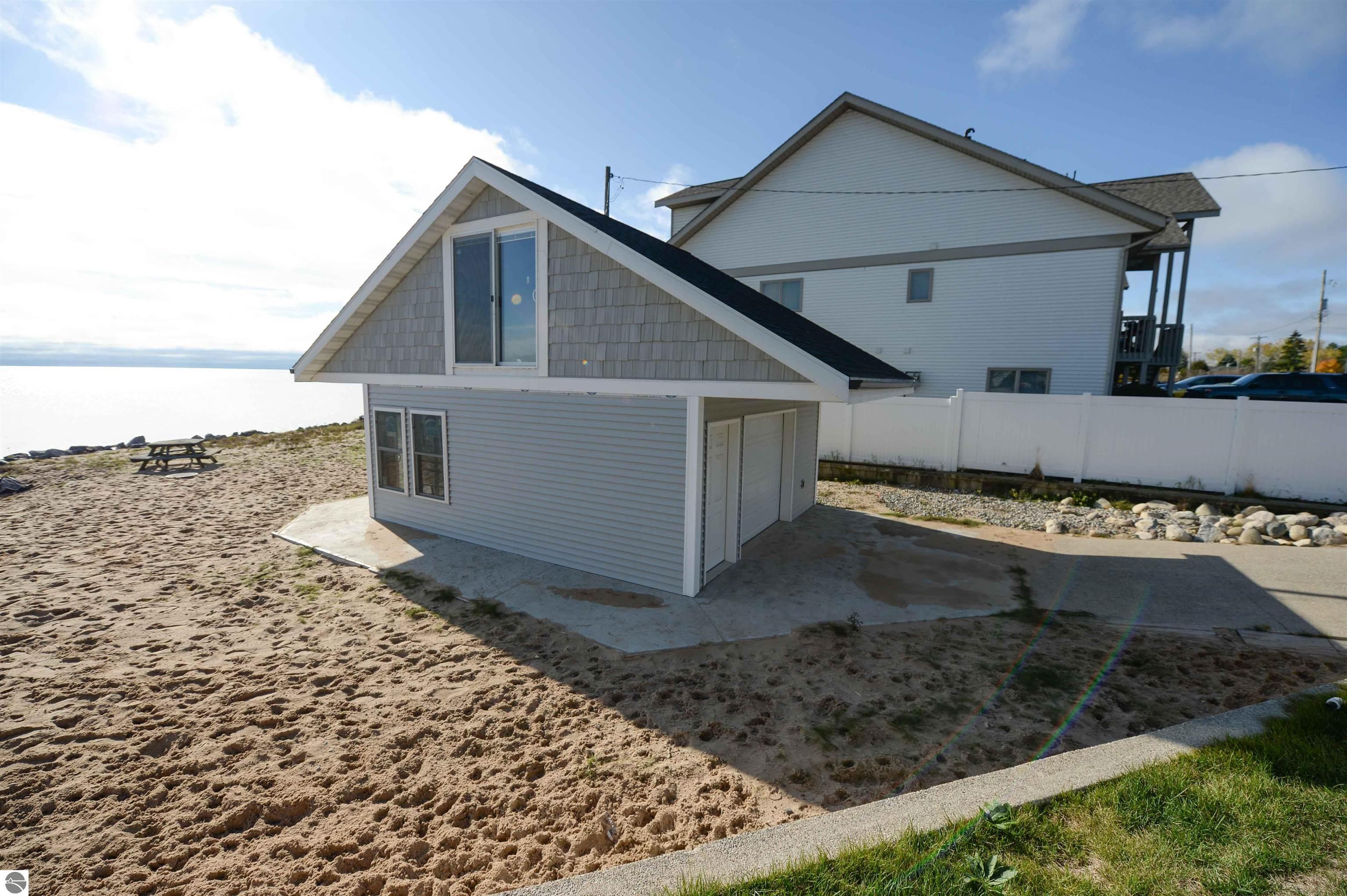 629 W Lake Street, Tawas City, MI 48763 — Photo 23