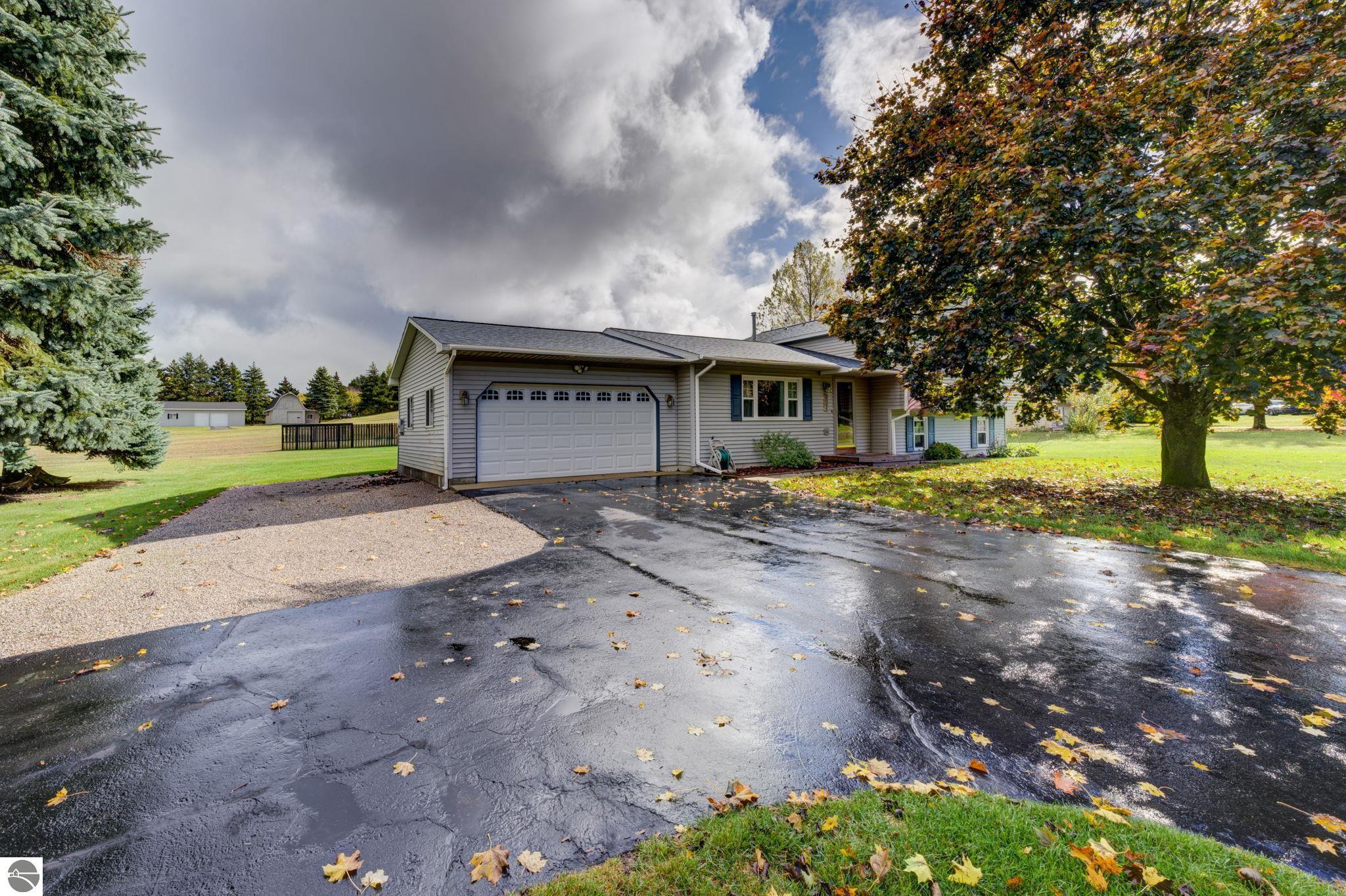 12199 S Lincoln Hollow, Cedar, MI 49621 — Photo 2