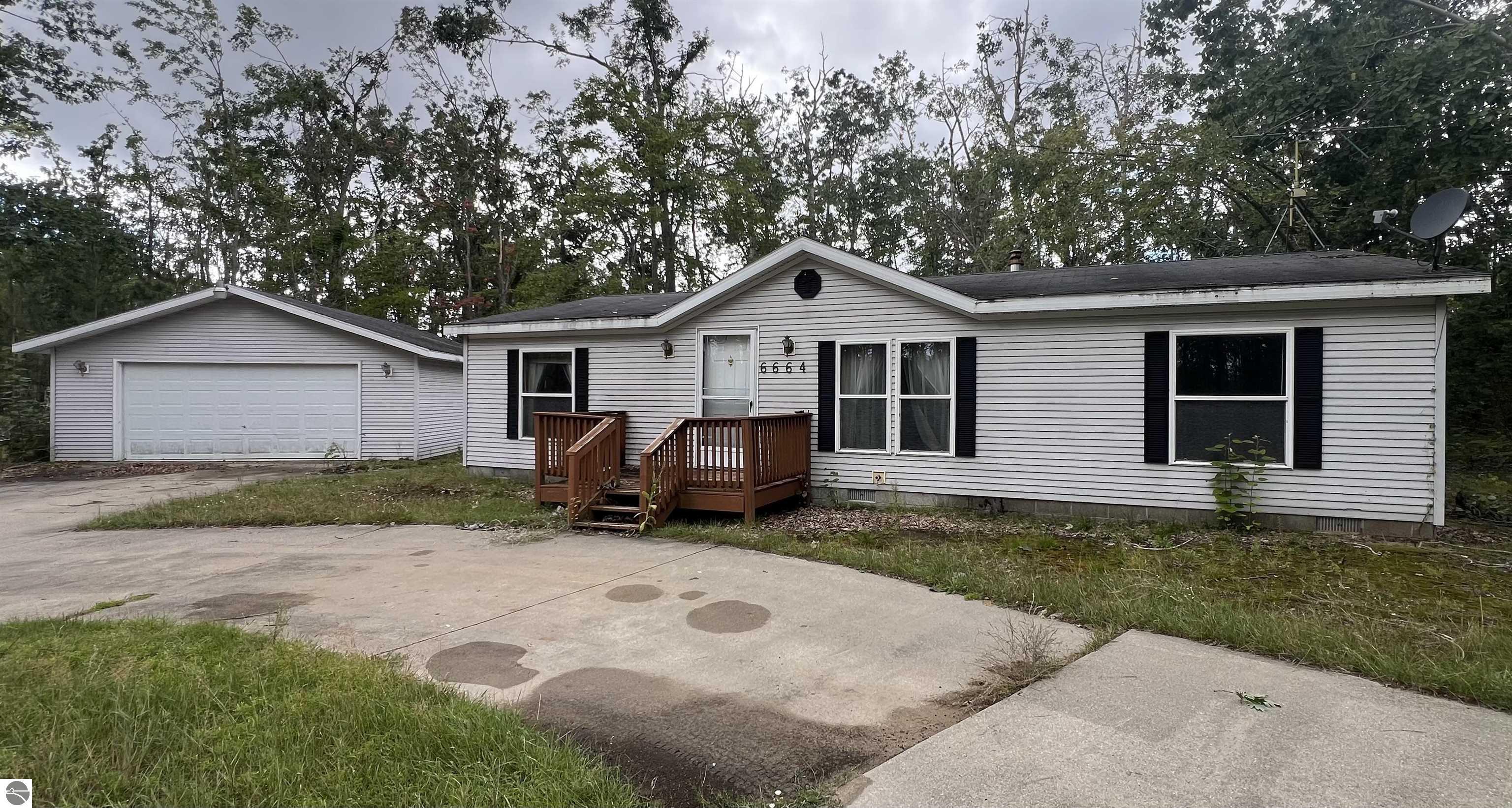 6664 Crystal, Johannesburg, MI 49751 — Photo 2