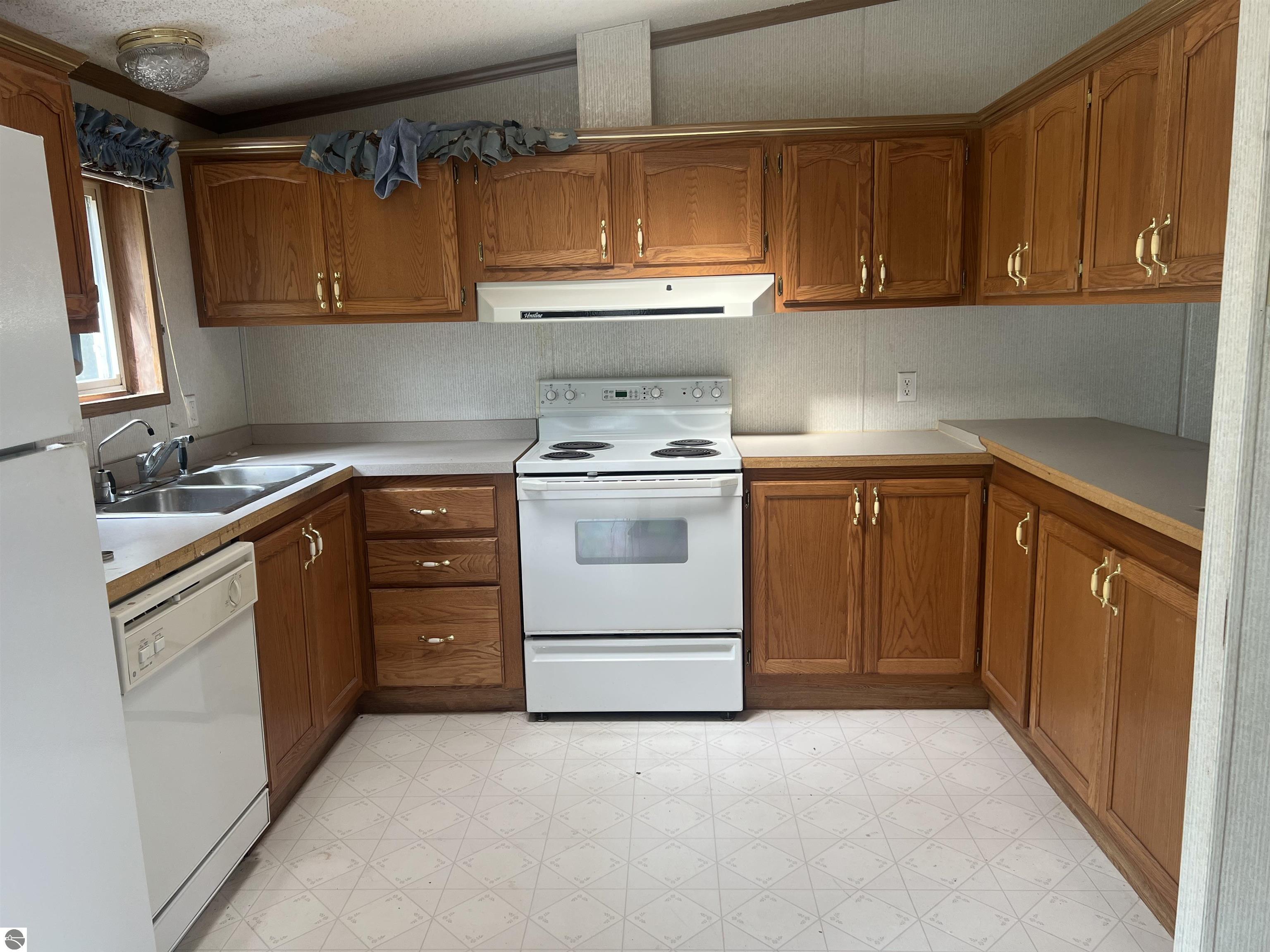 6664 Crystal, Johannesburg, MI 49751 — Photo 5