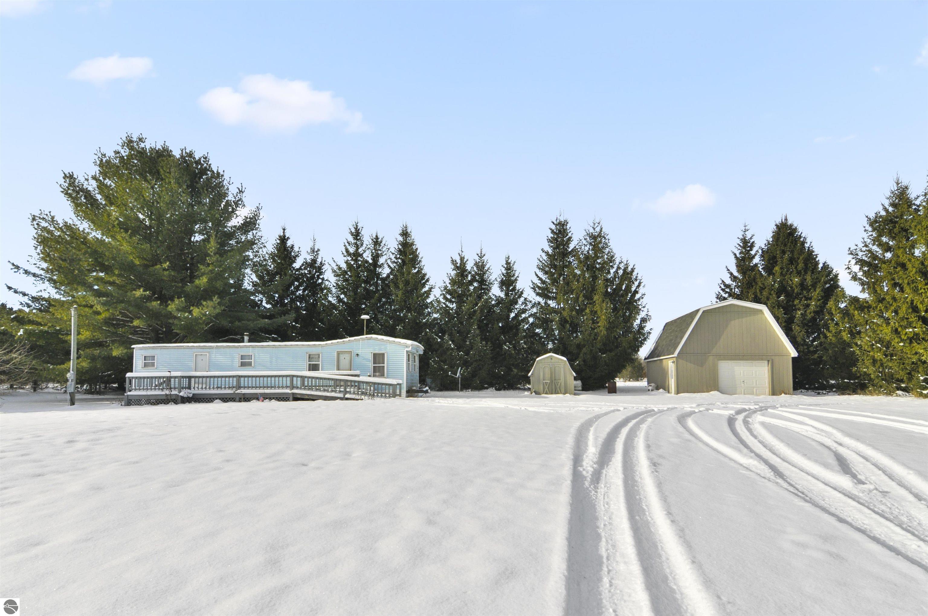 885 N 7 Mile Road, Lake City, MI 49651 — front exterior