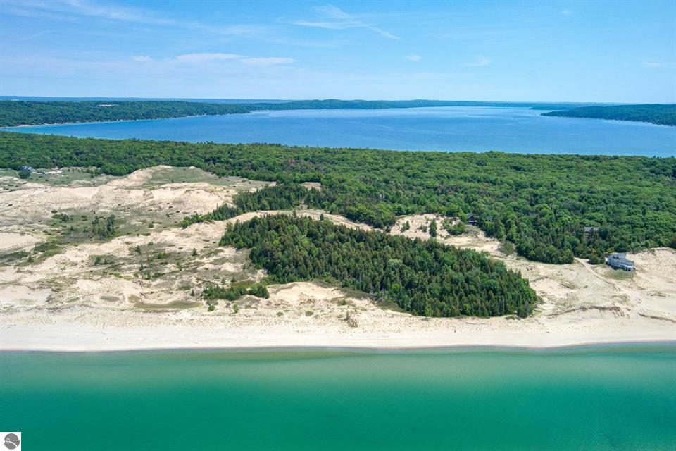 3312 Old State Road on Lake Michigan in Benzie County