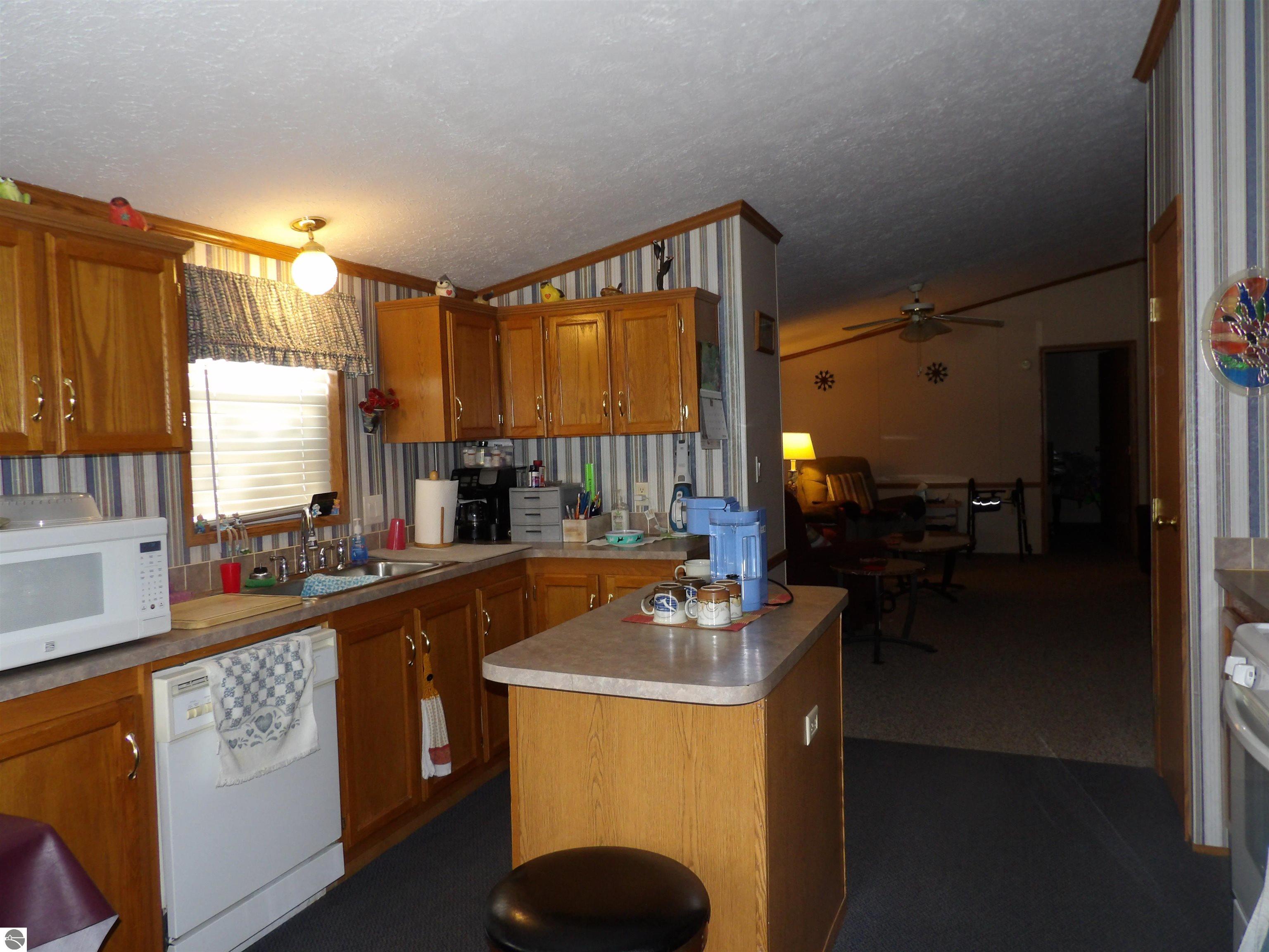 715 Mallard, Cadillac, MI 49601 — Photo 5