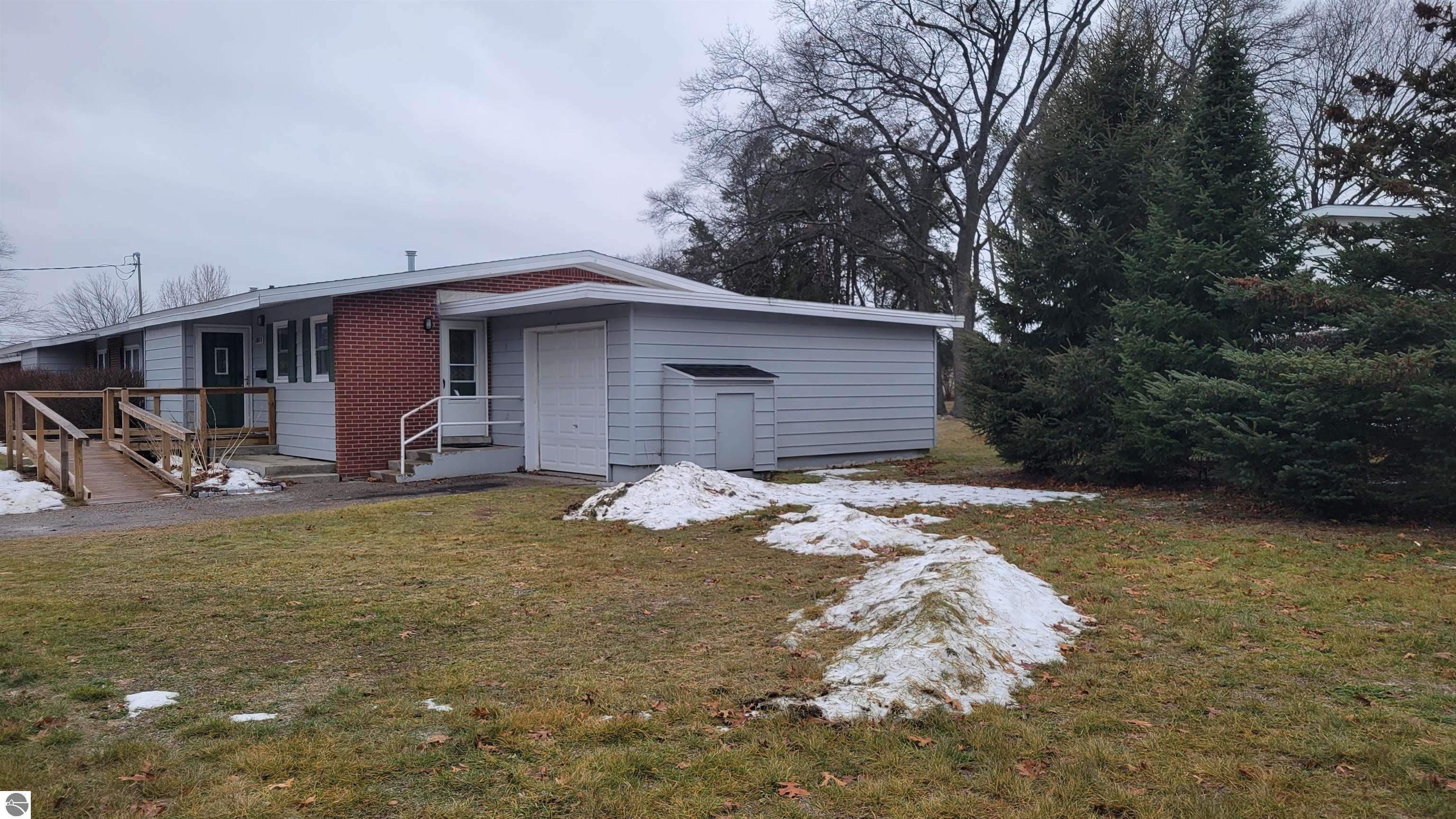 8005B N Alaska Street, Oscoda, MI 48750 — front exterior