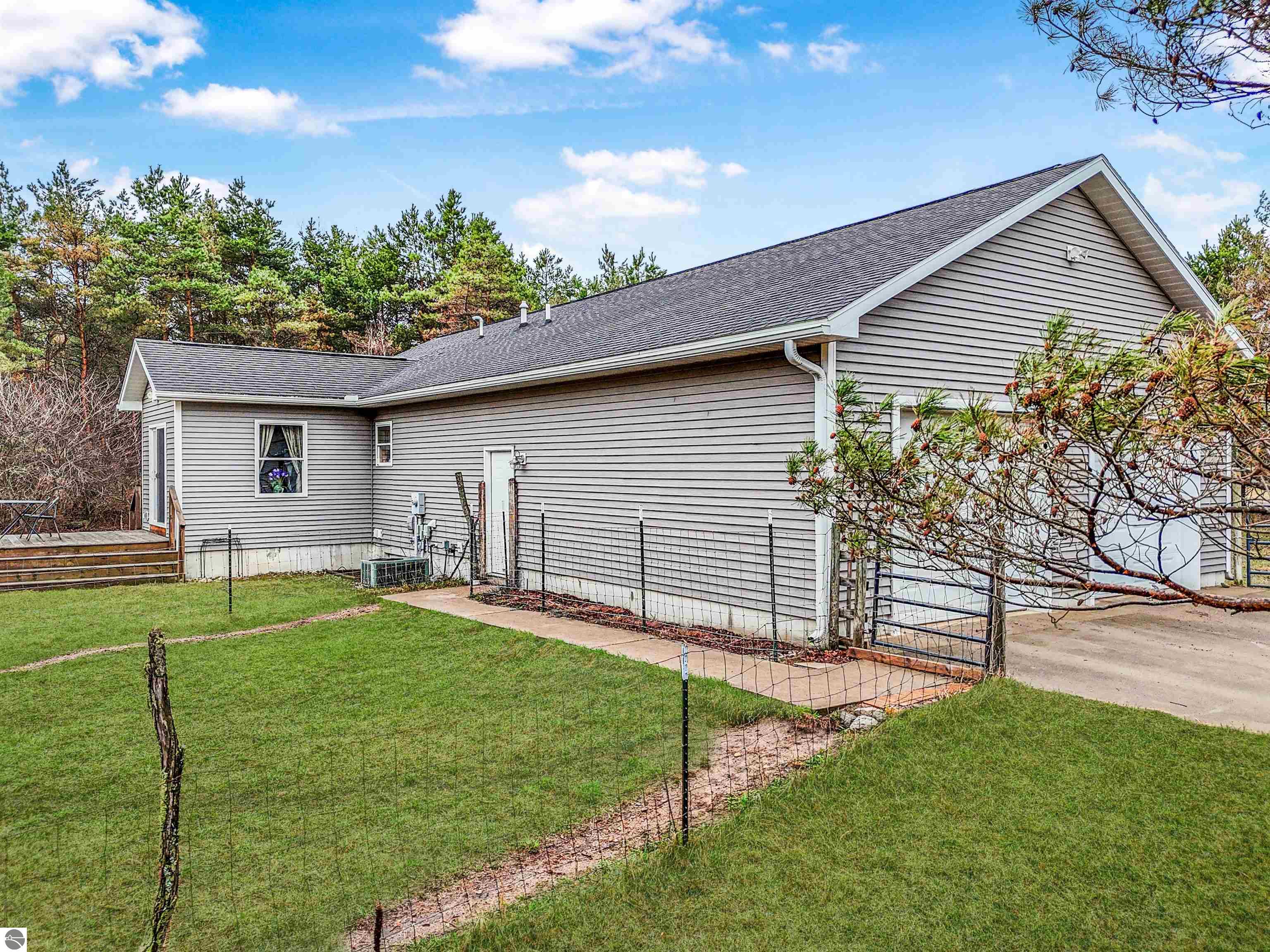 8530 Homestead Road, Benzonia, MI 49616 — Photo 33