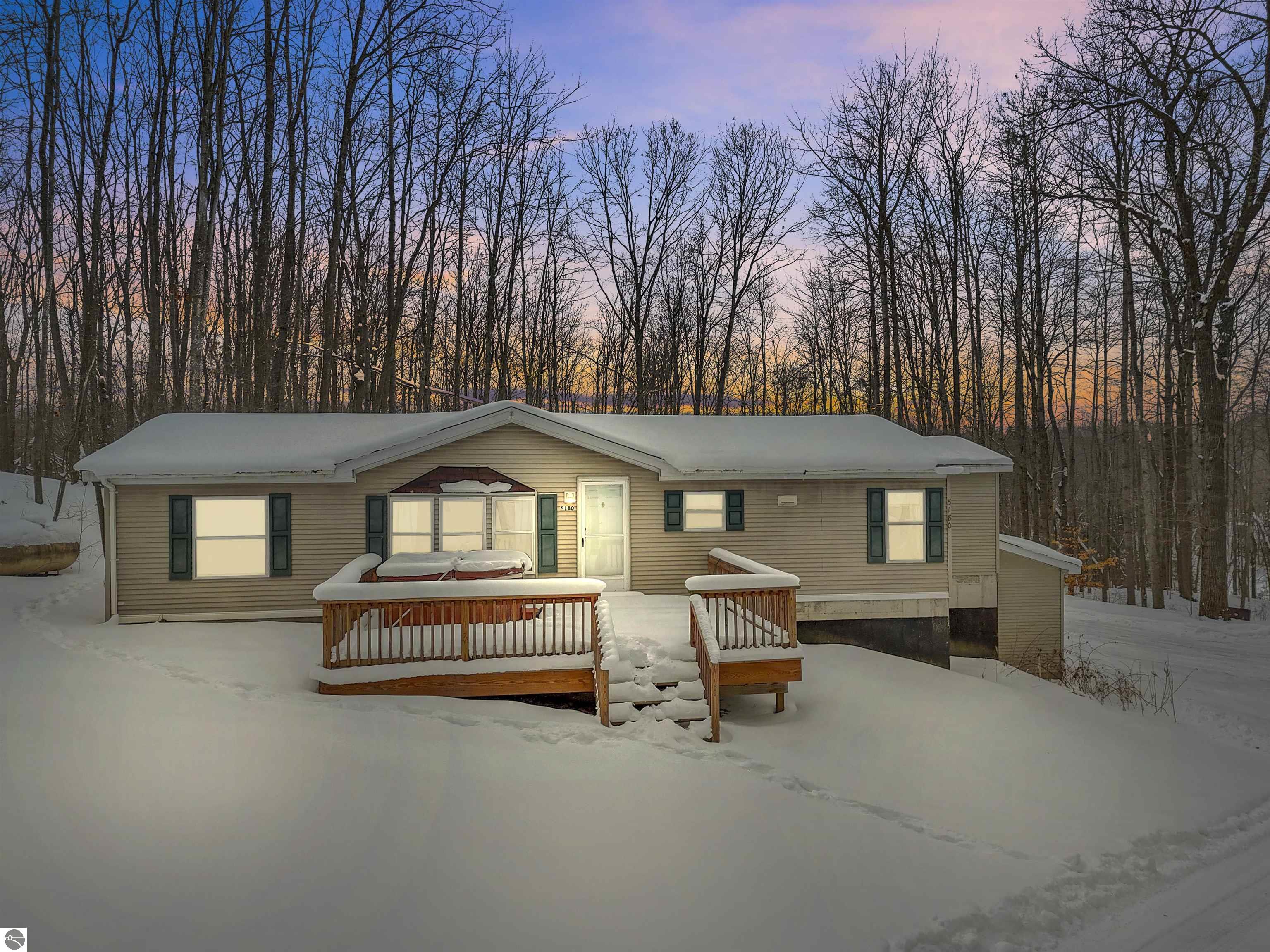 138 W Ridge Circle, Leroy, MI 49655 — front exterior