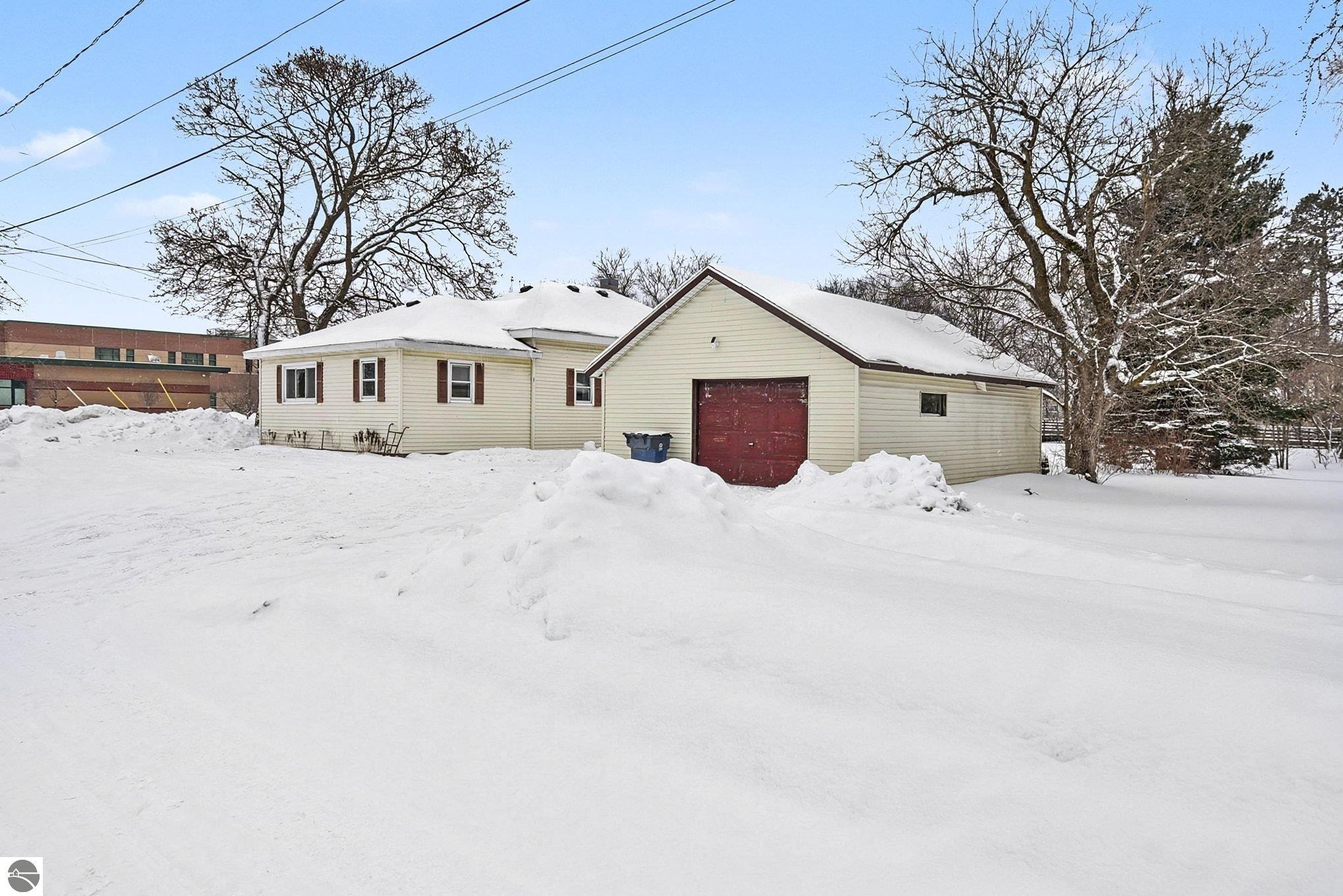 130 Ayer Street, Cadillac, MI 49601 — front exterior