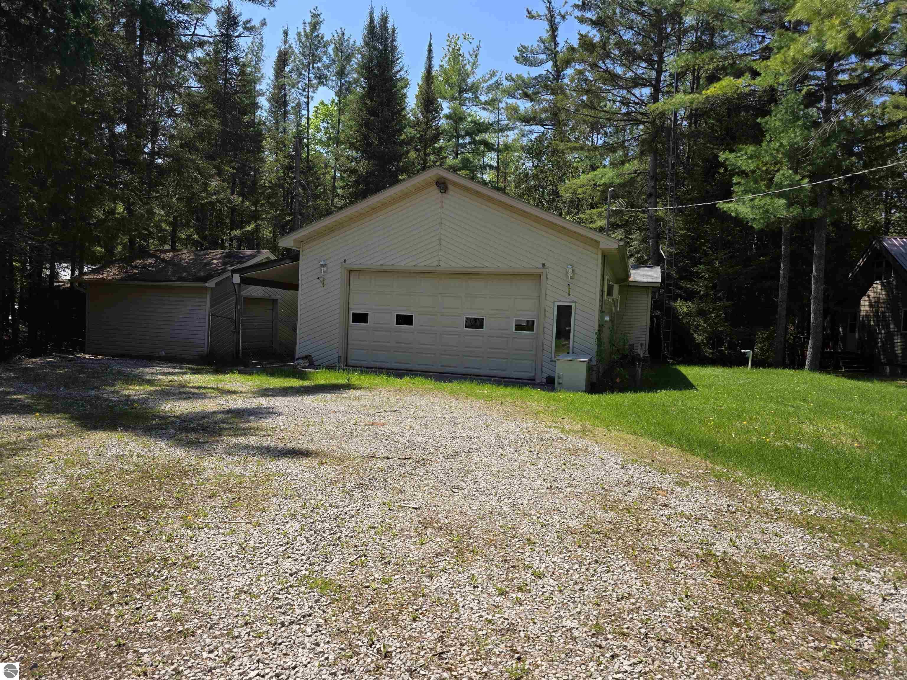 12506 E Shore Drive, Millersburg, MI 49759 — Photo 2