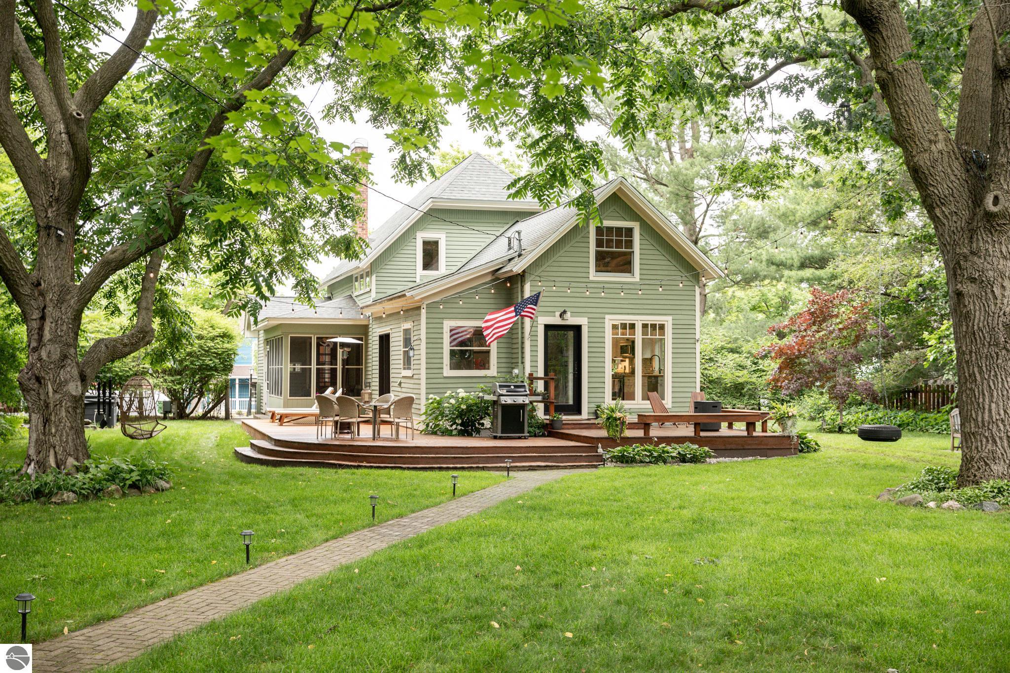 828 Washington Street