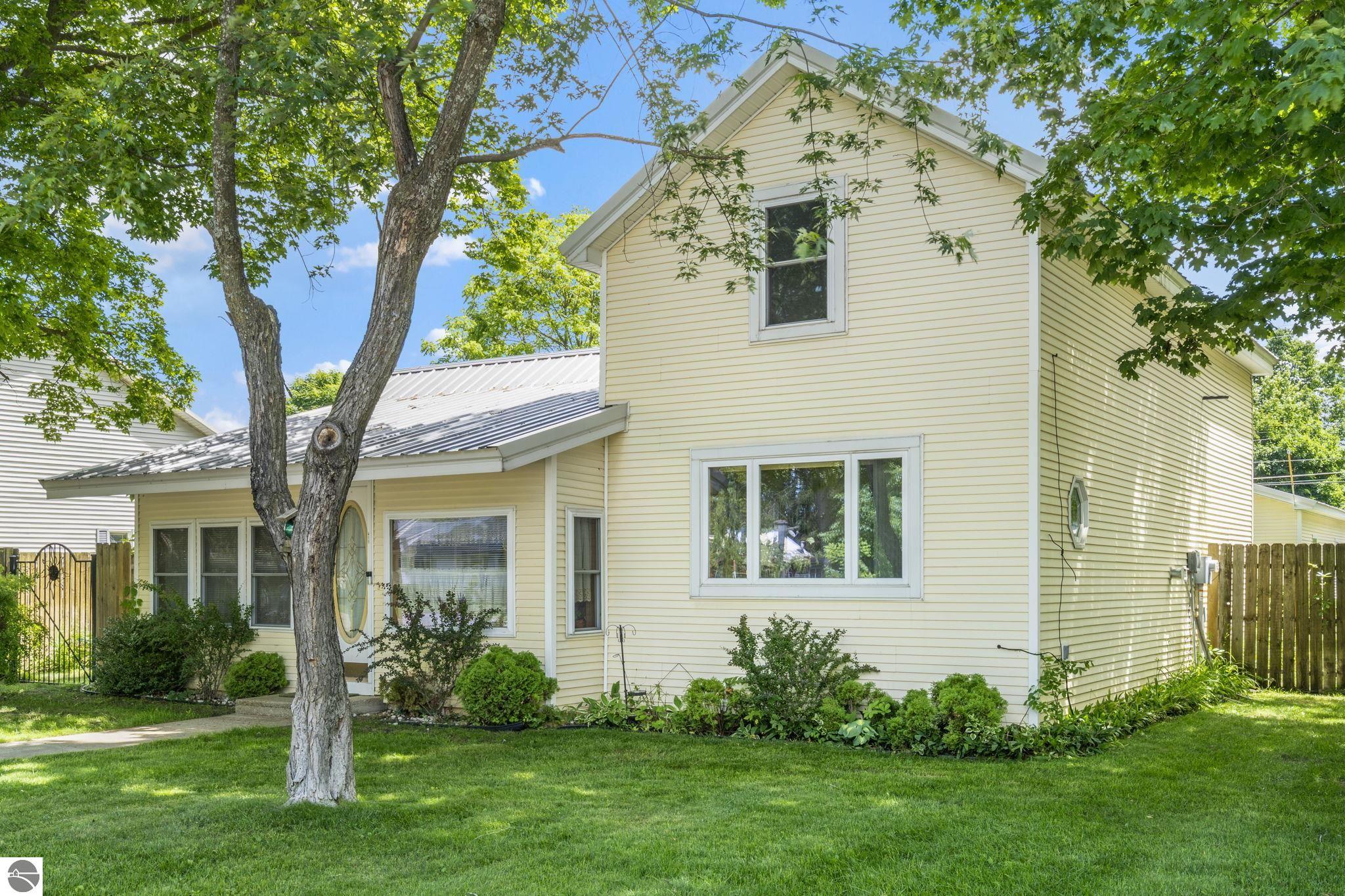 411 S Walnut Street, Kalkaska, MI 49646