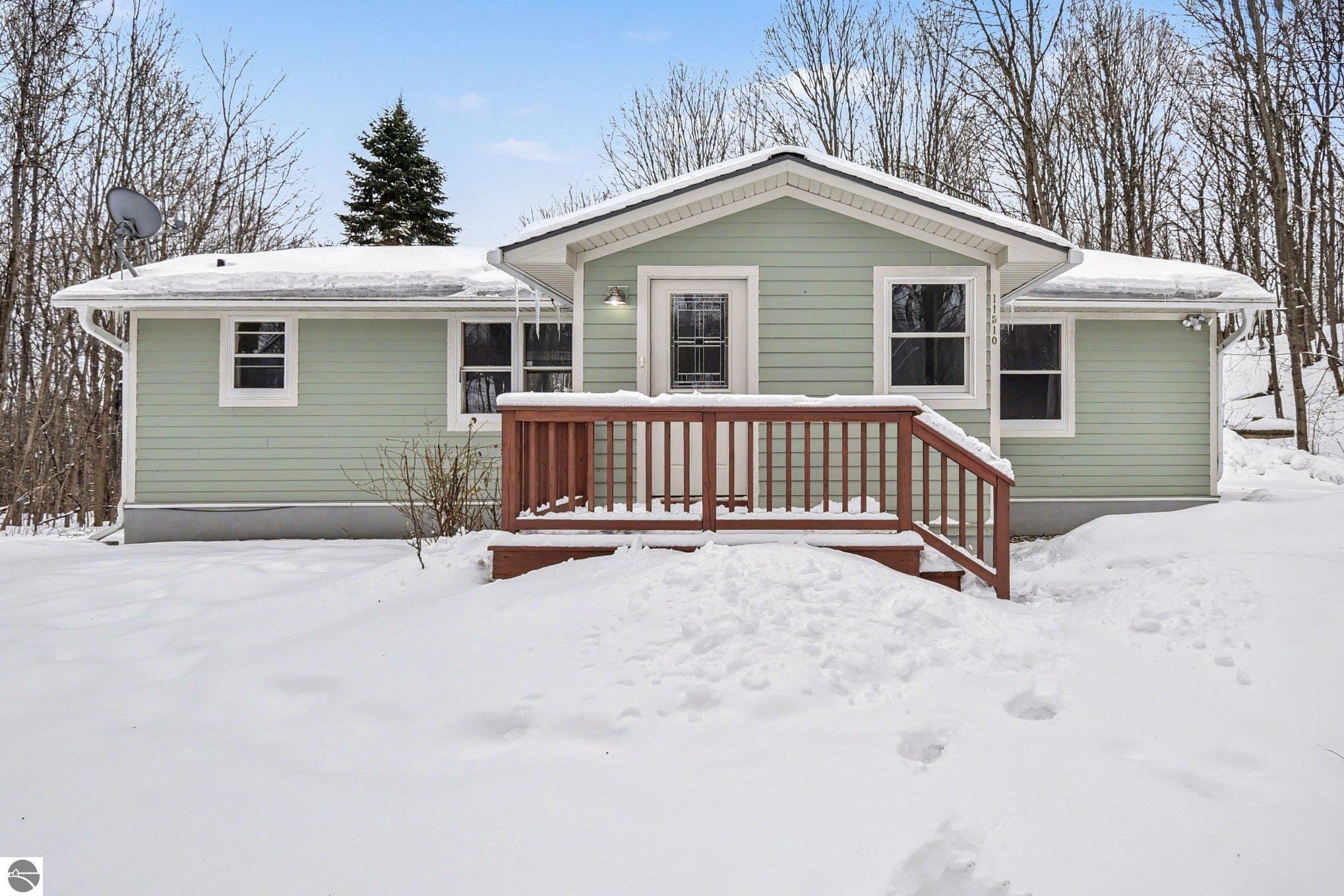 11510 E Lee Mann Road, Northport, MI 49670 — Photo 2