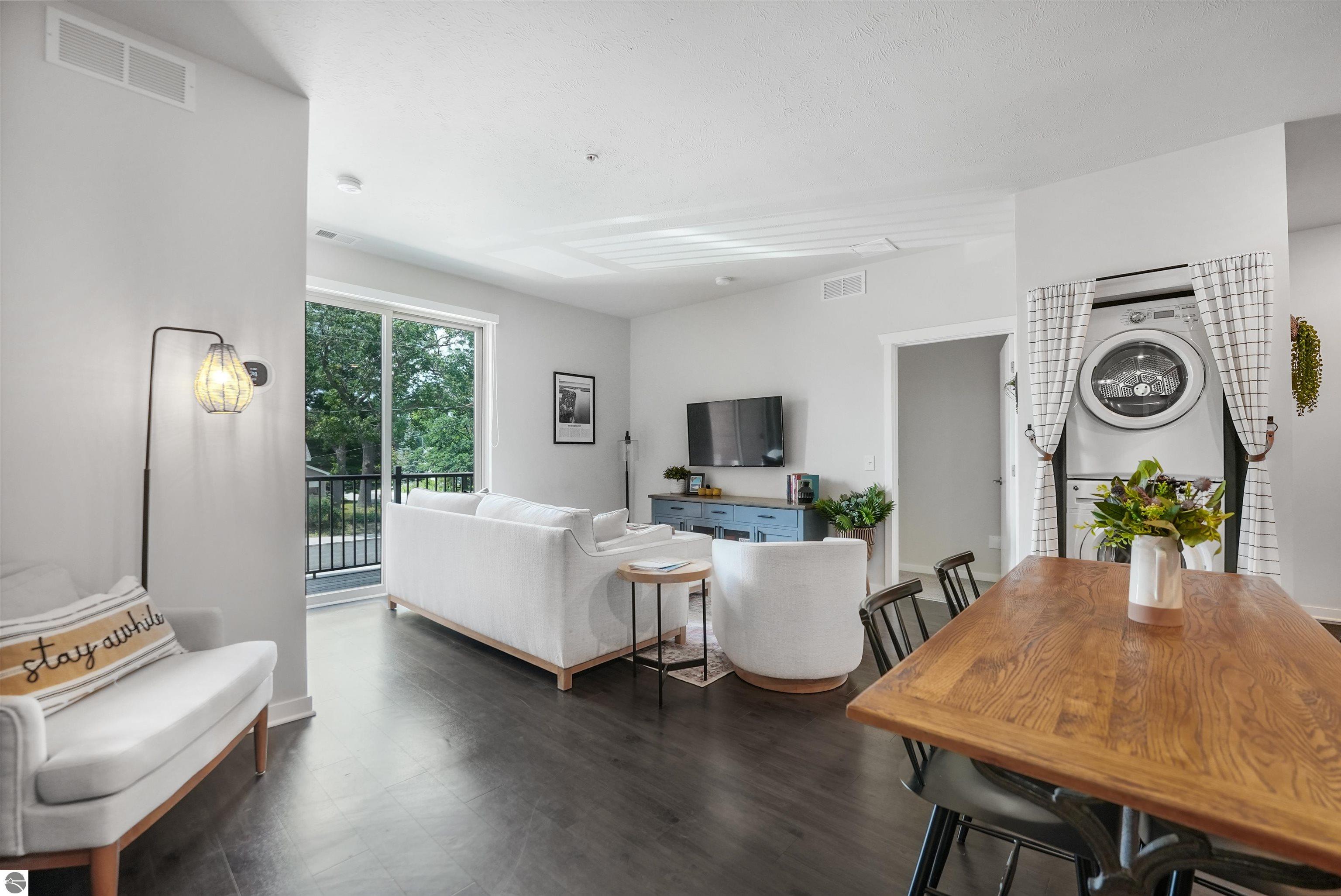 630-203 Garfield Avenue, S # 203