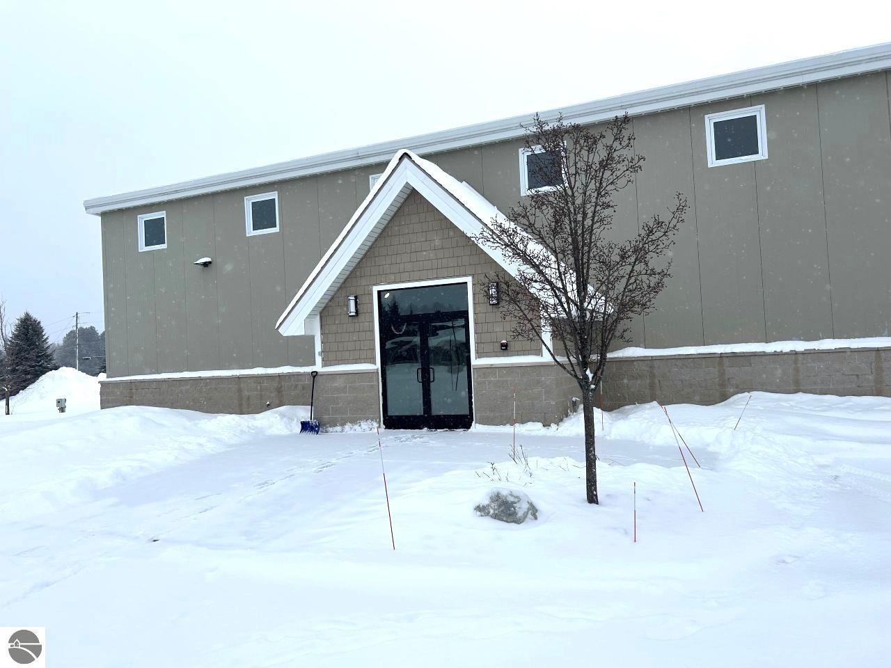 4975 E Traverse Highway