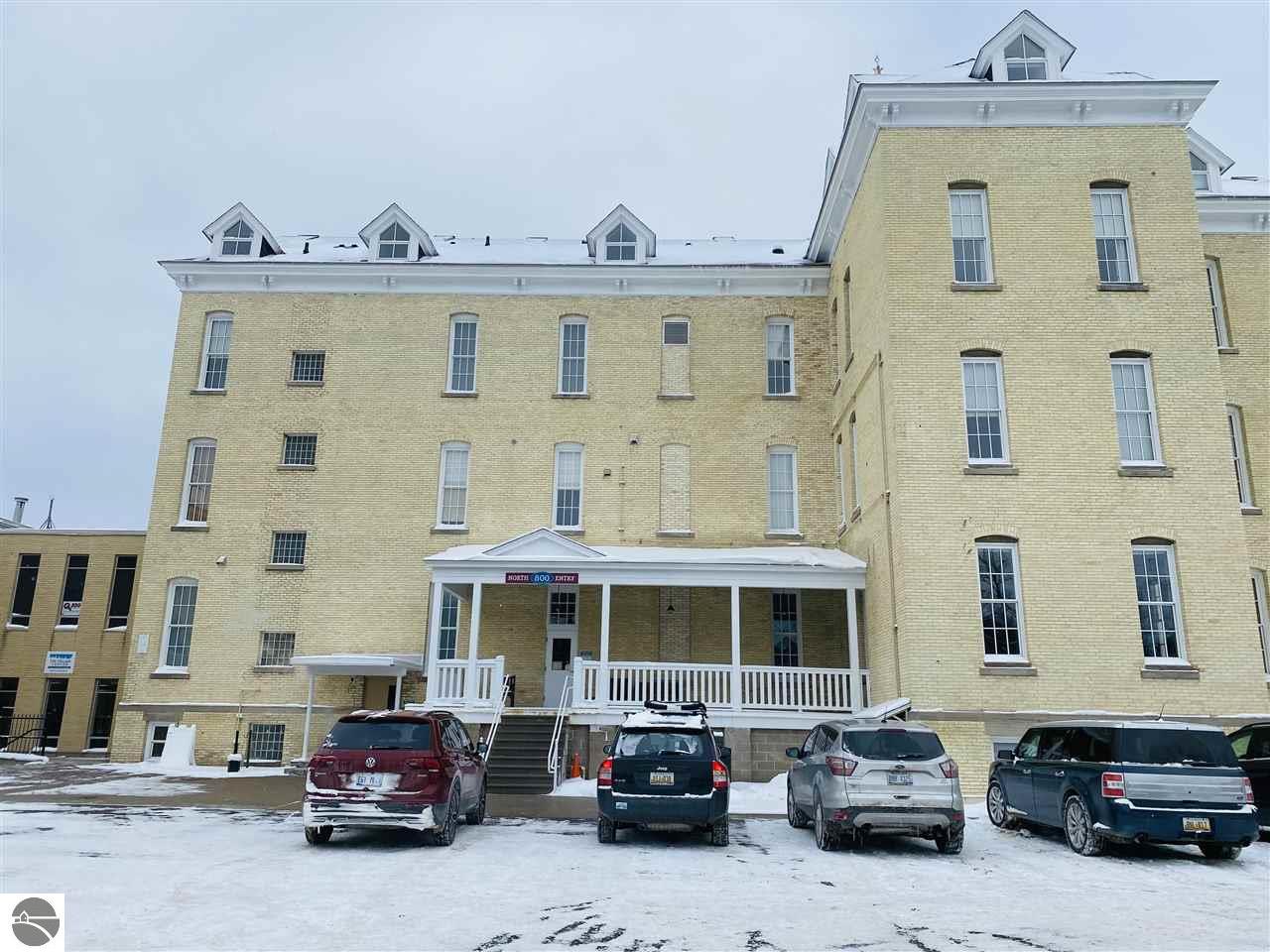 800 Cottageview Drive # B Unit: 1030 B