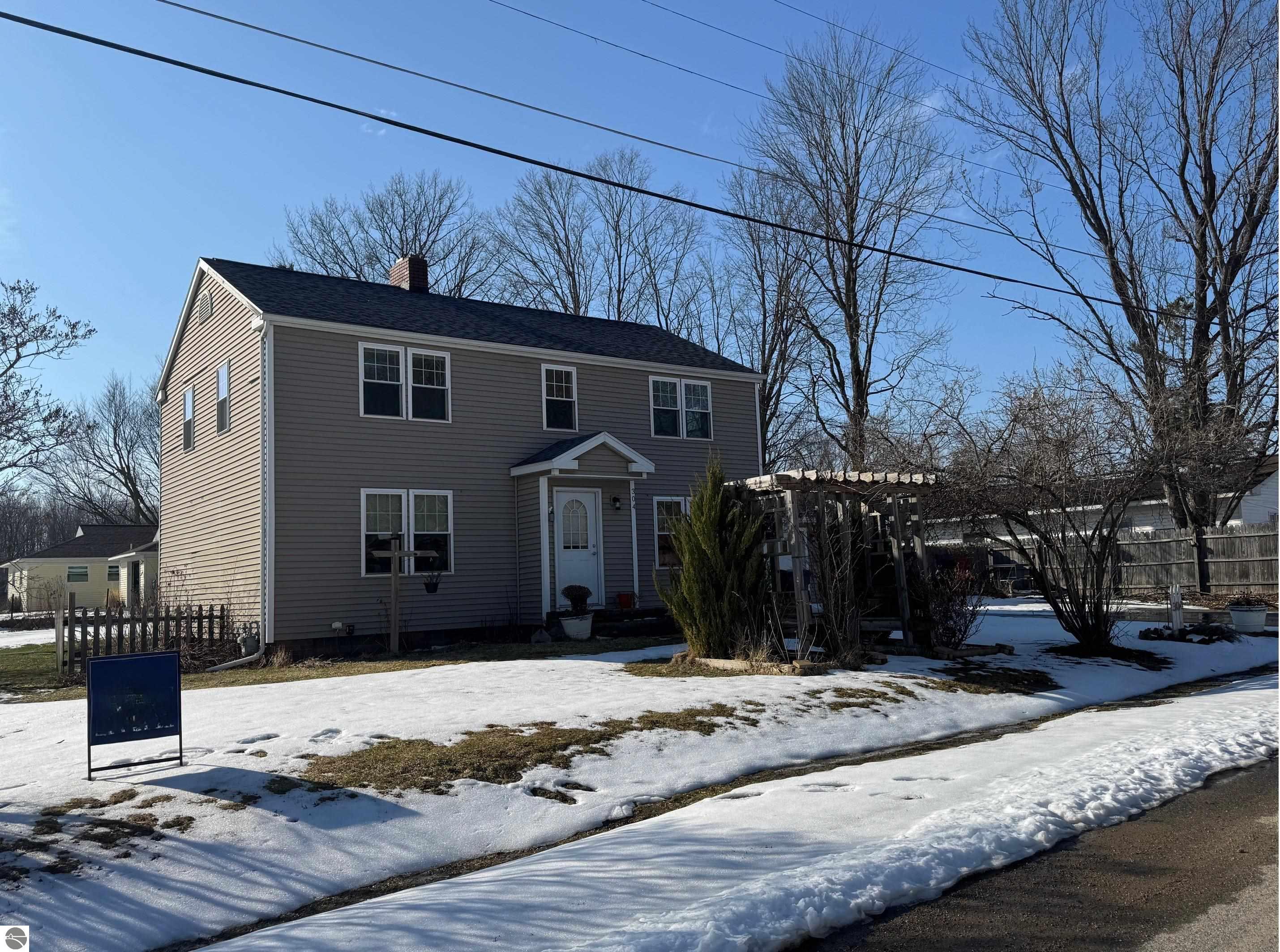 304 Oliver Street, Houghton Lake, MI 48629 — front exterior