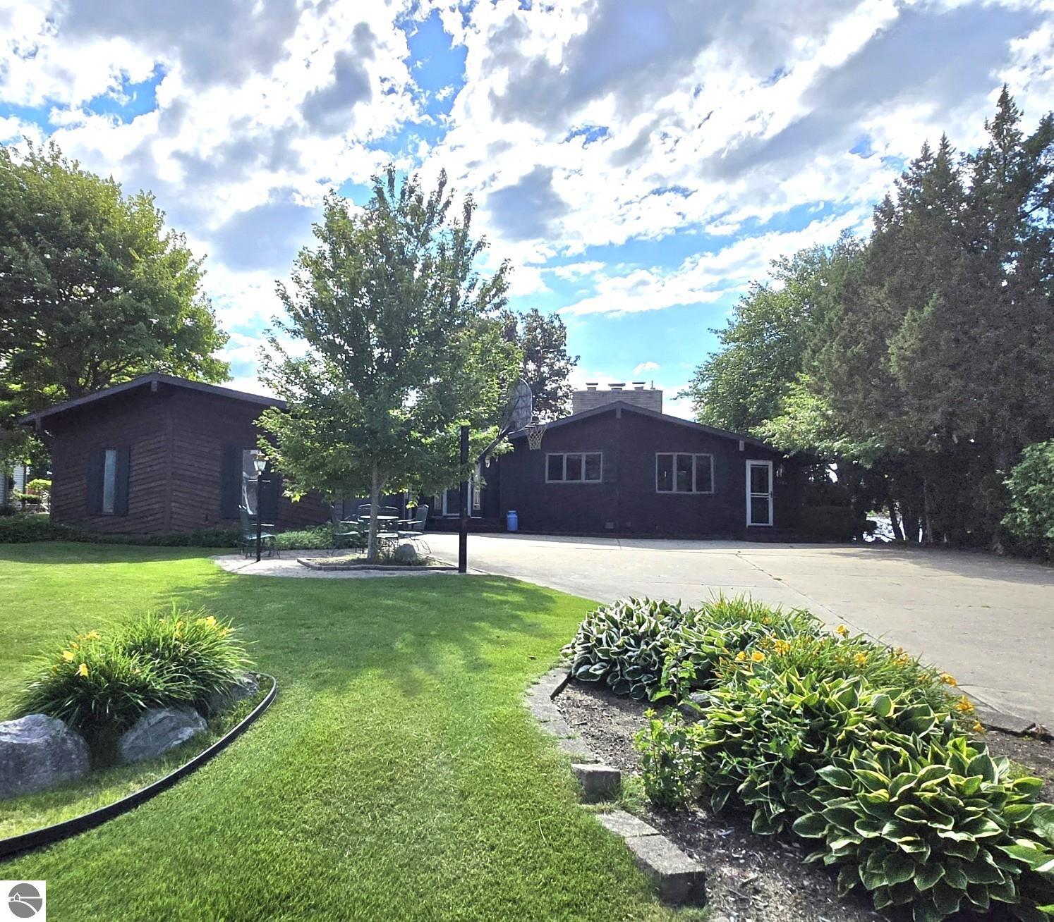 1116 Fairway Drive, Lake Isabella, MI 48893 — Photo 2