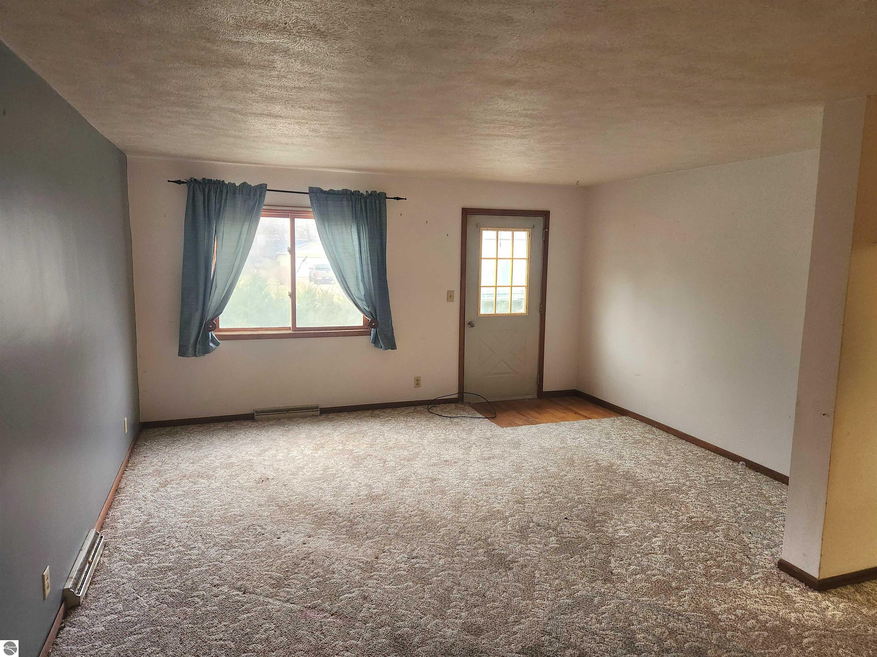 104 E Sexton Street, Breckenridge, MI 48615 — Photo 5