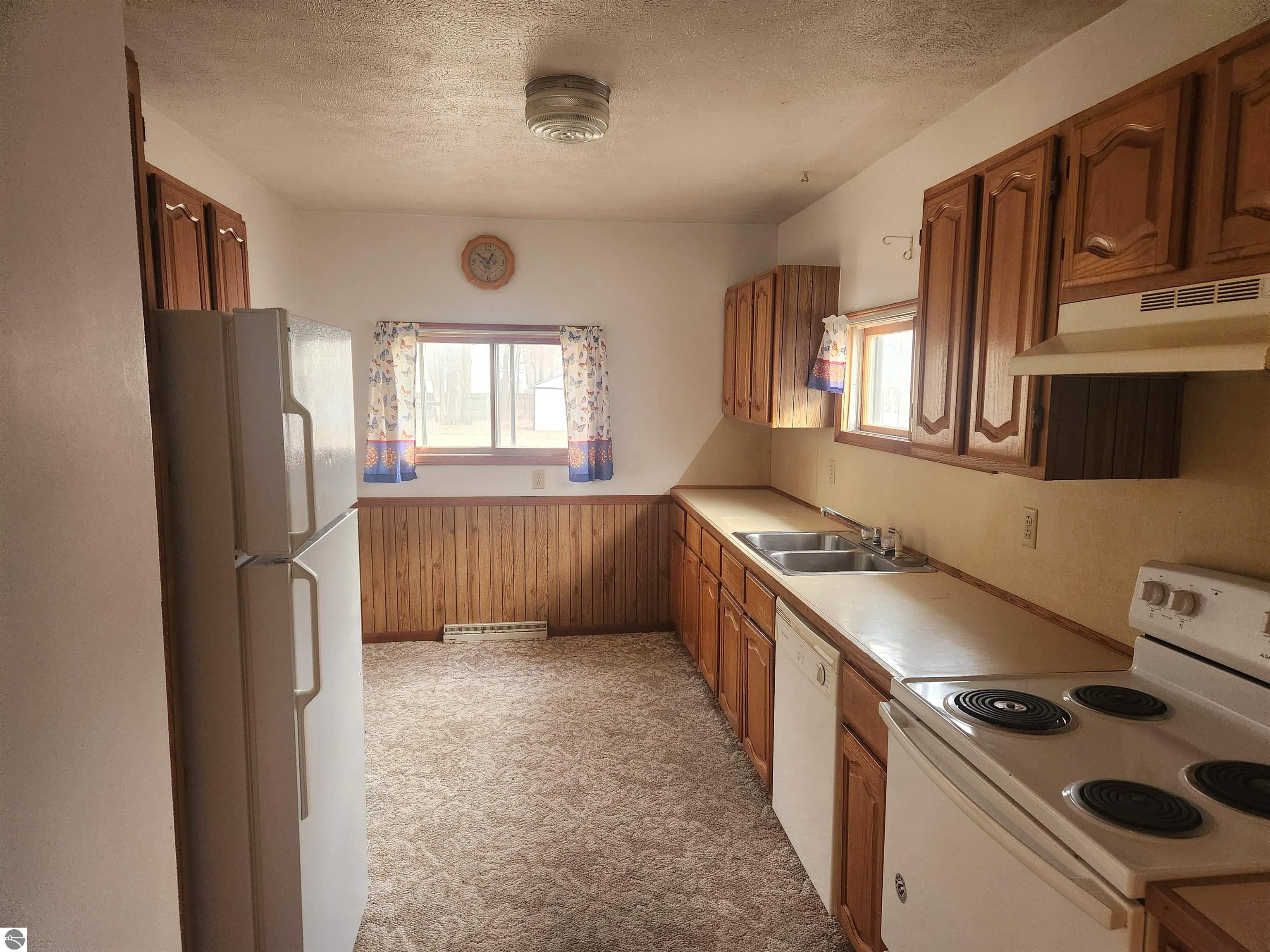 104 E Sexton Street, Breckenridge, MI 48615 — Photo 6