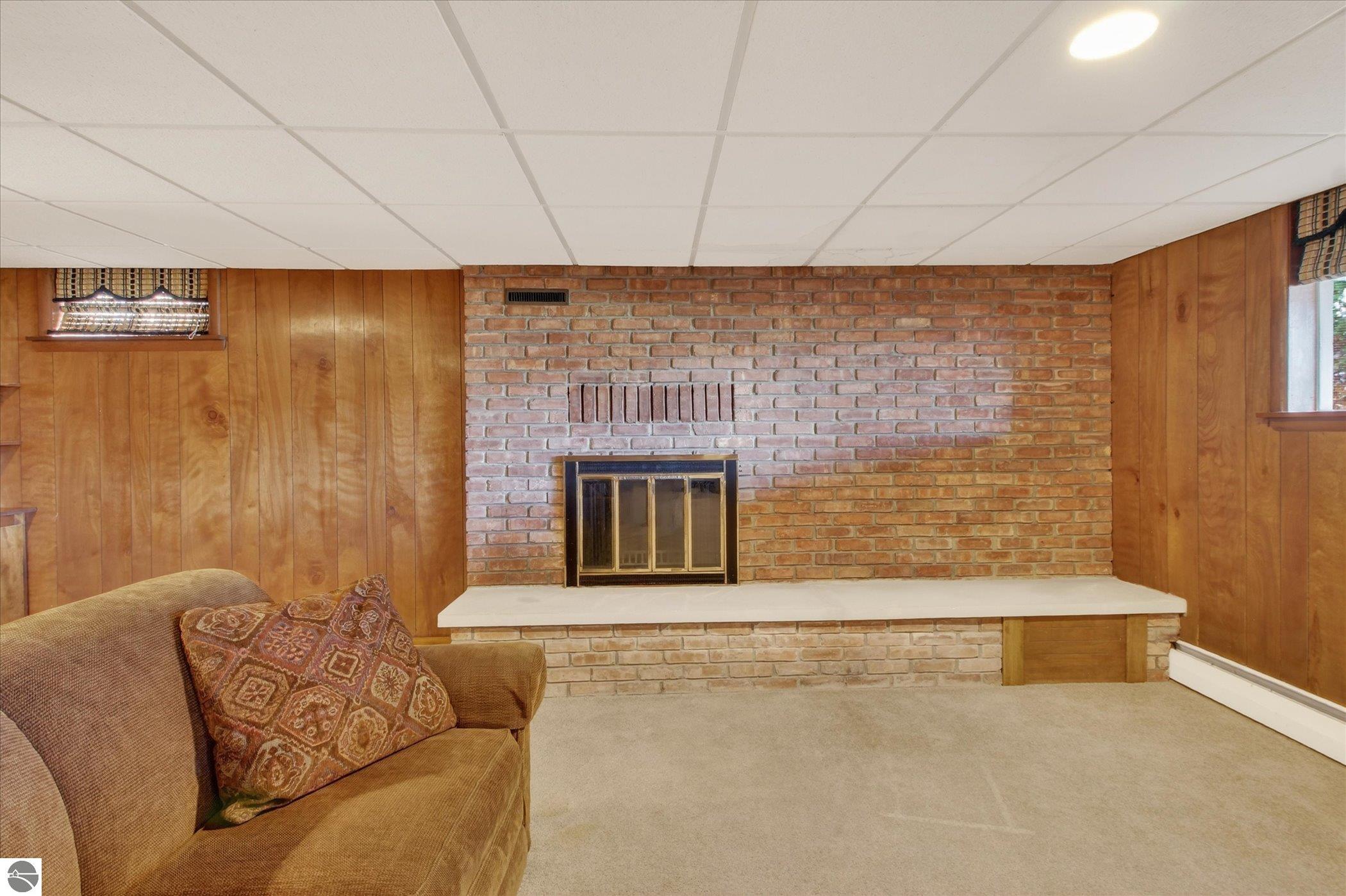 901 Riverview, Alma, MI 48801 — Photo 2