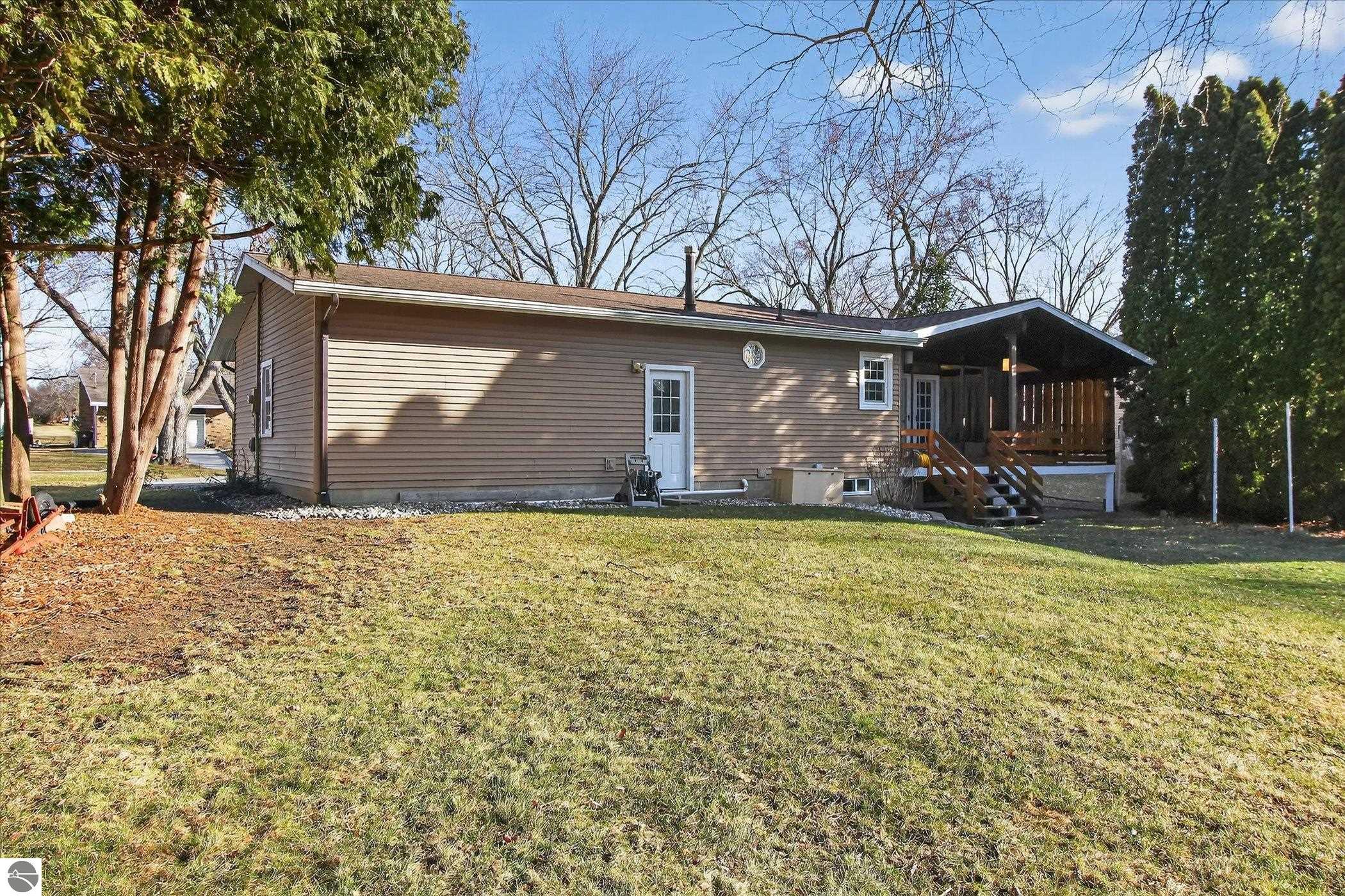 901 Riverview, Alma, MI 48801 — Photo 17