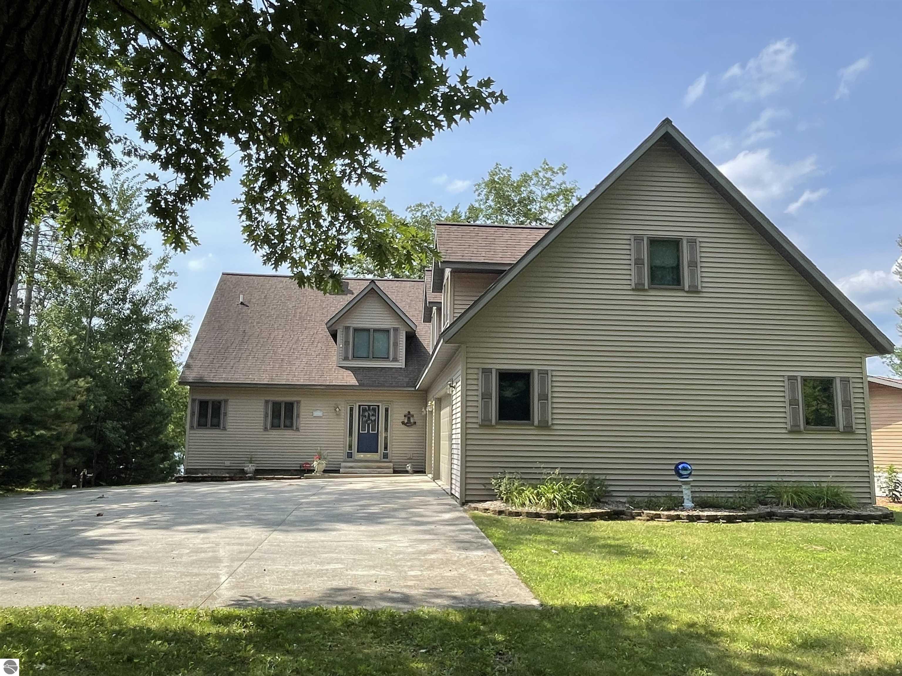 5685 Shirley Ann Drive, Harrison, MI 48625 — Photo 3