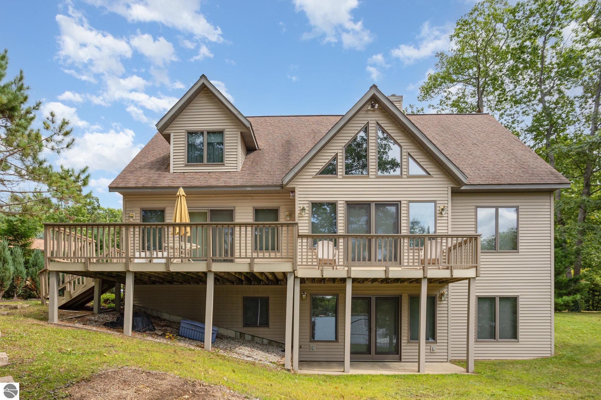 5685 Shirley Ann Drive, Harrison, MI 48625 — Photo 5