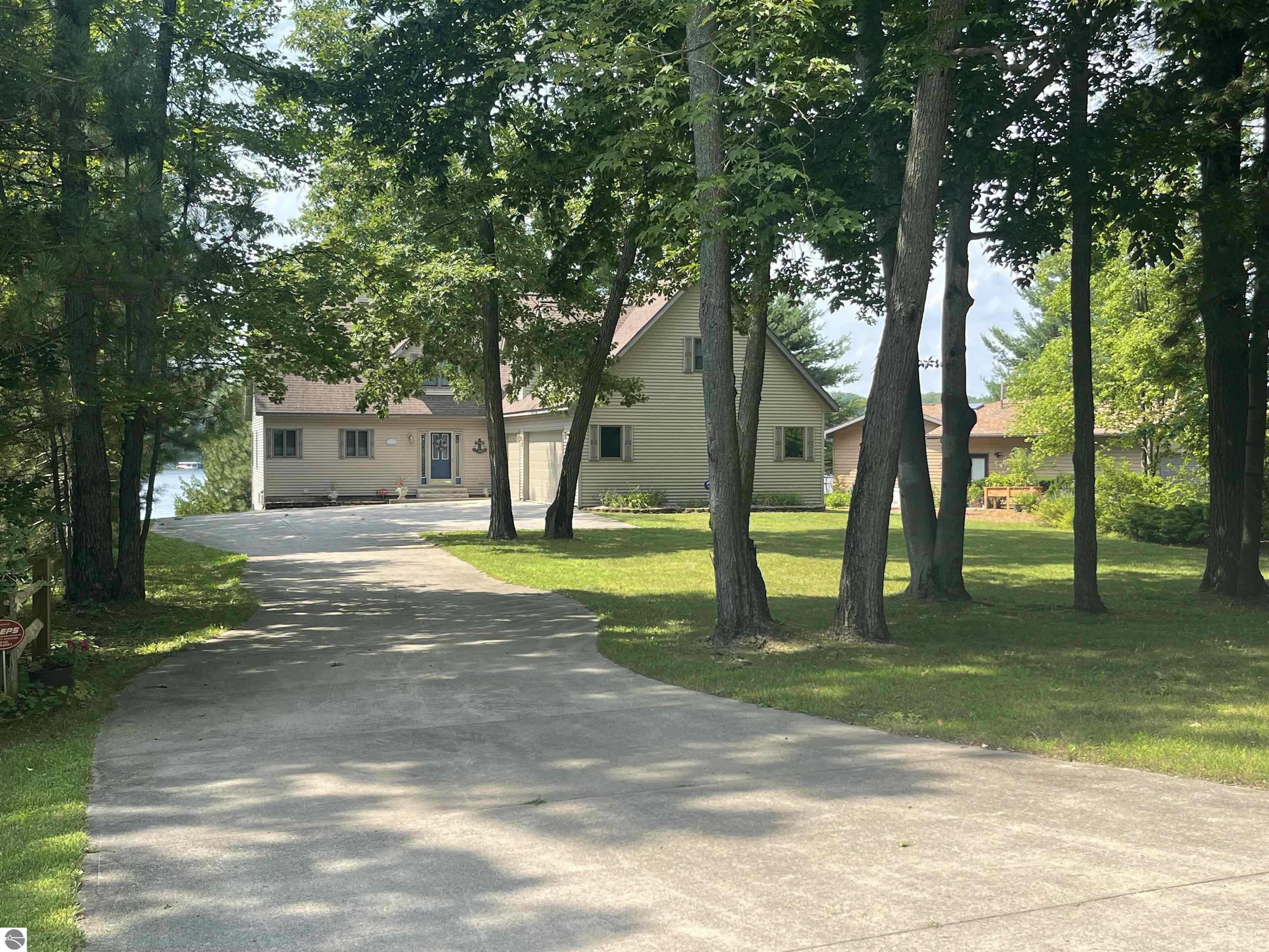 5685 Shirley Ann Drive, Harrison, MI 48625 — Photo 10
