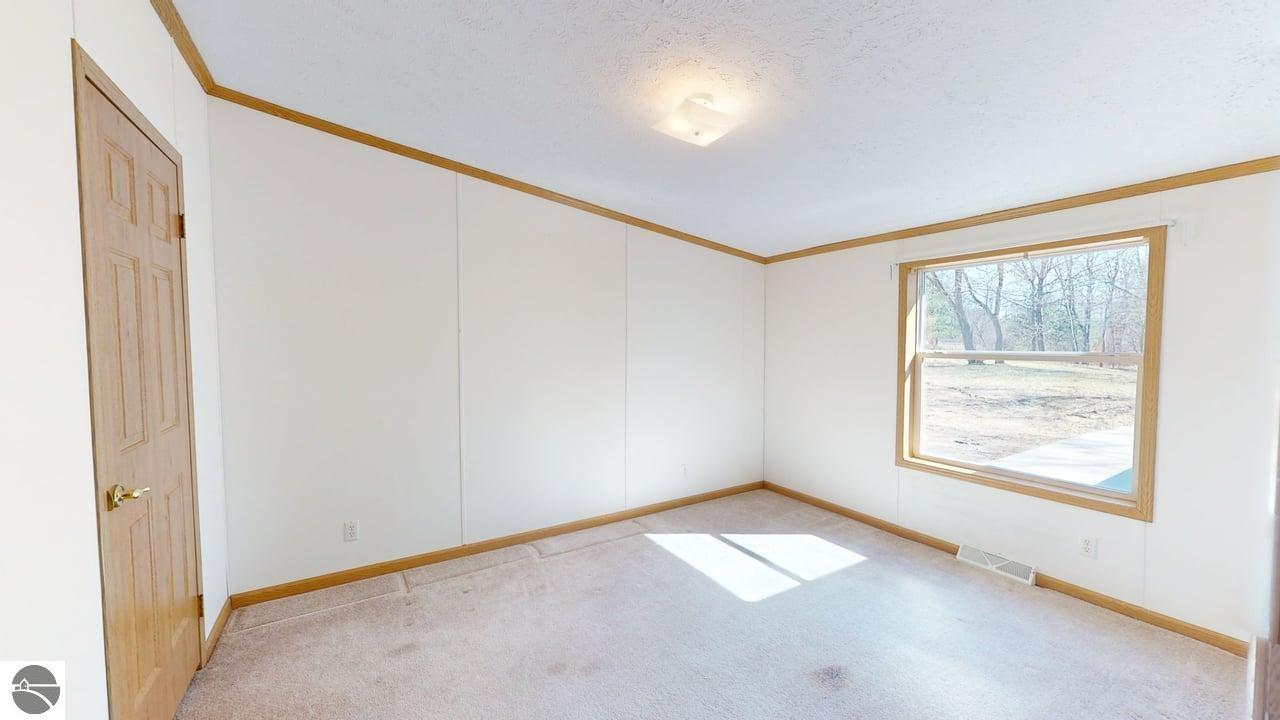 10389 S Grant Avenue, Clare, MI 48617 — Photo 14