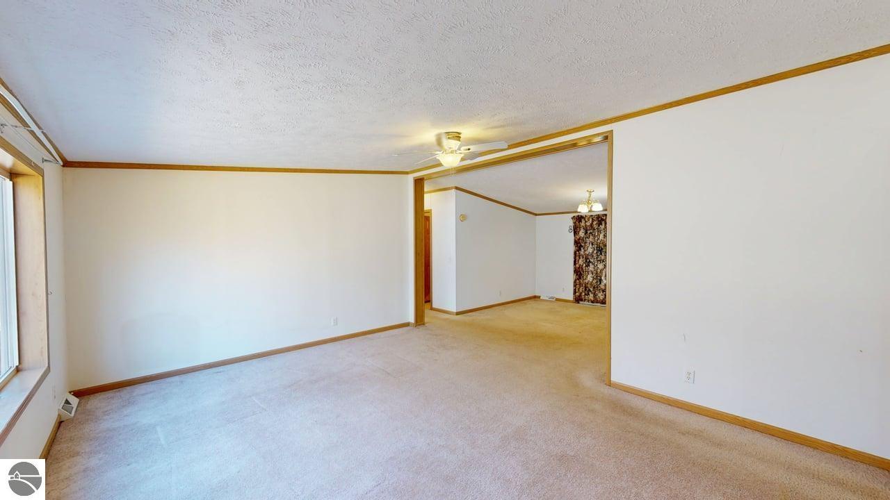 10389 S Grant Avenue, Clare, MI 48617 — Photo 6