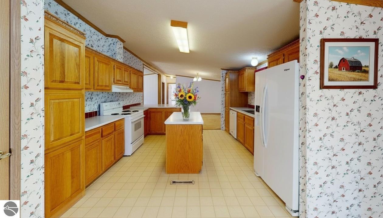 10389 S Grant Avenue, Clare, MI 48617 — Photo 7