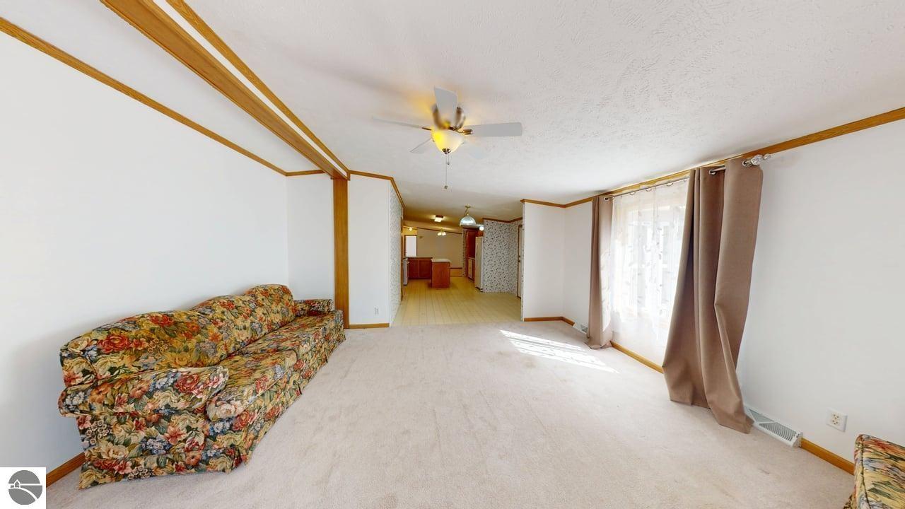 10389 S Grant Avenue, Clare, MI 48617 — Photo 9