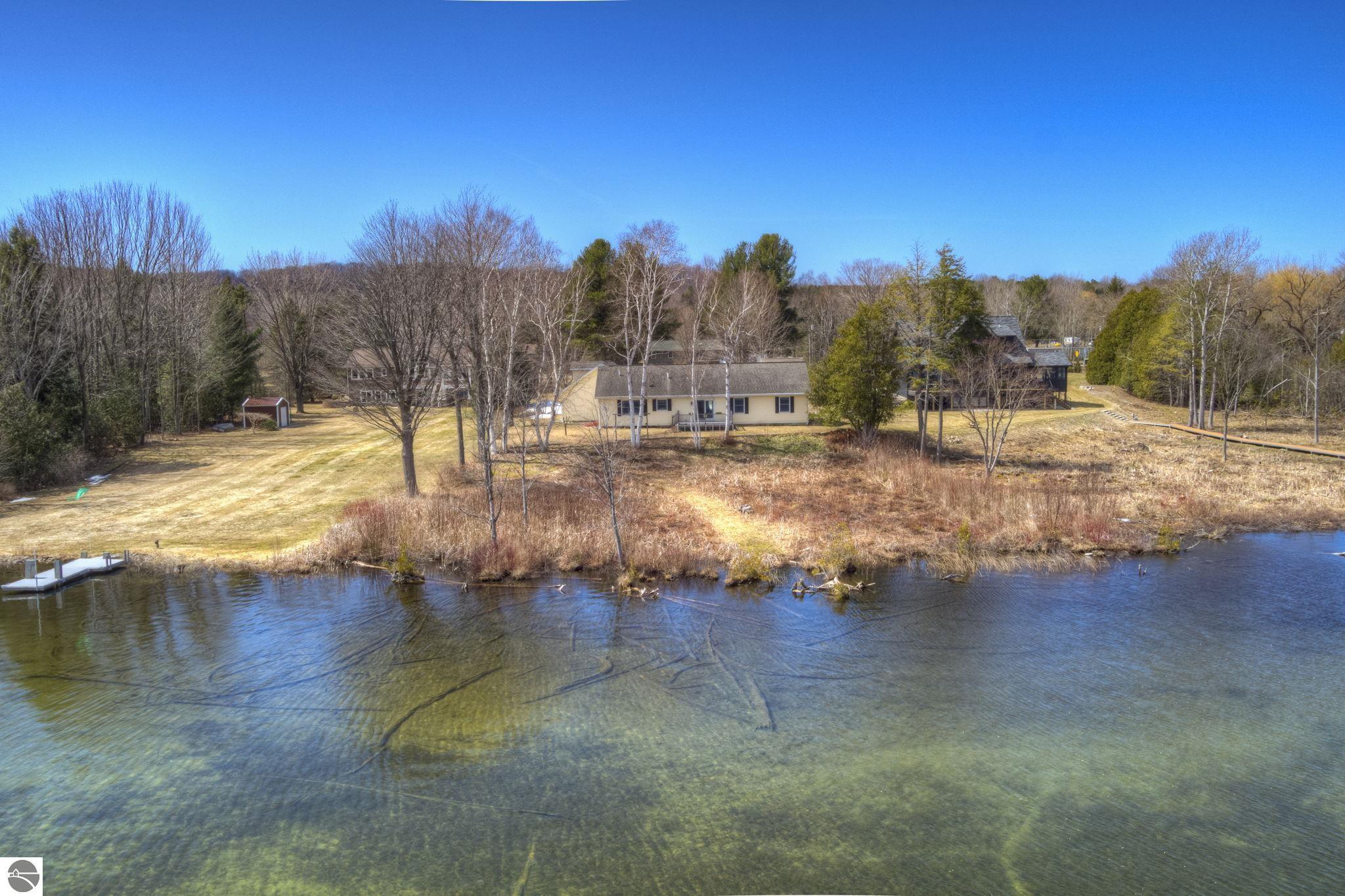 533 S Lake Shore Drive, Lake Leelanau, MI 49653 — front exterior