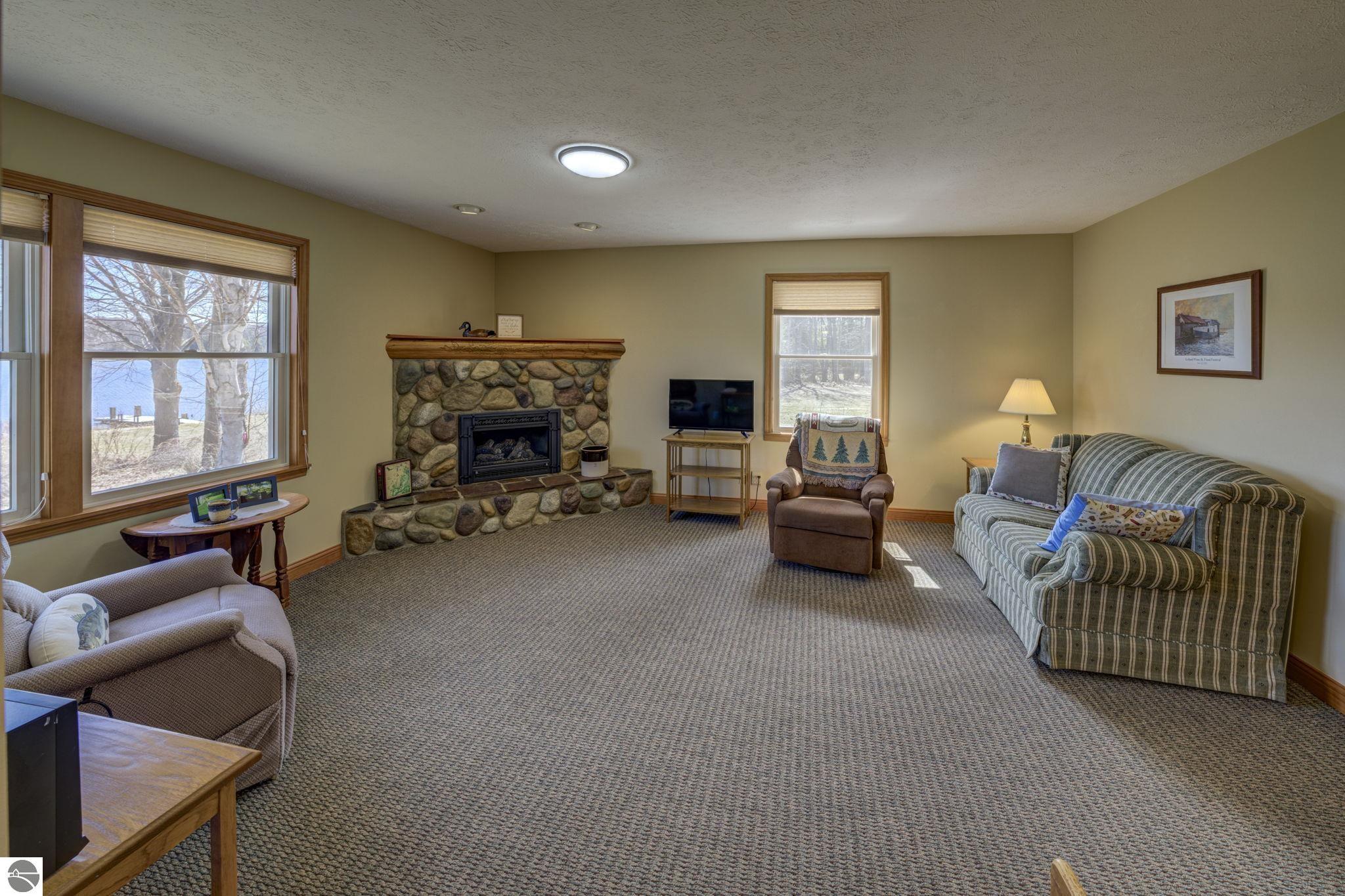 533 Lake Shore Drive