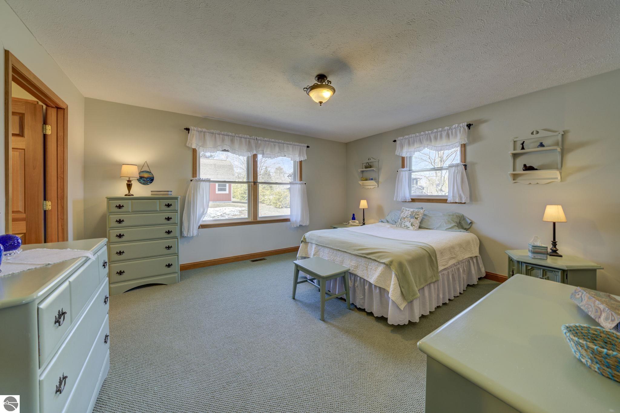 533 Lake Shore Drive