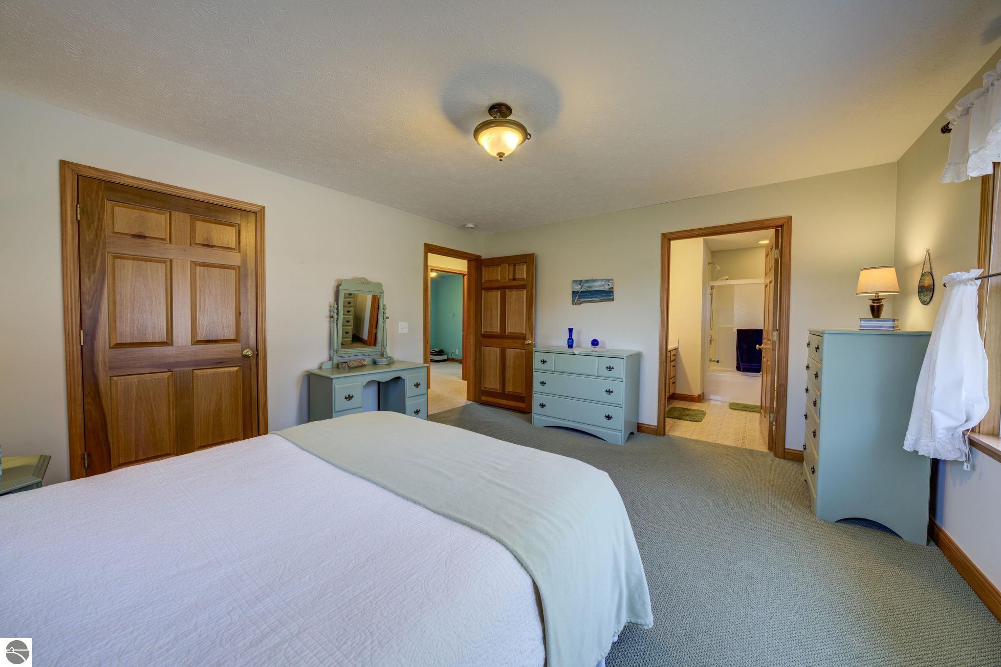 533 Lake Shore Drive