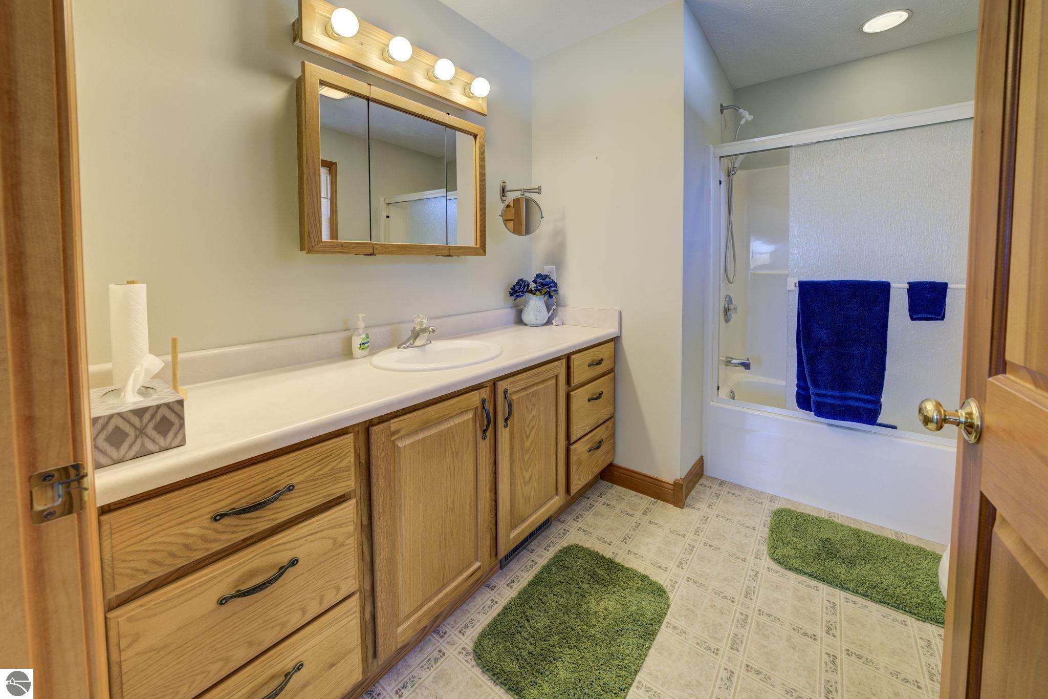 533 Lake Shore Drive