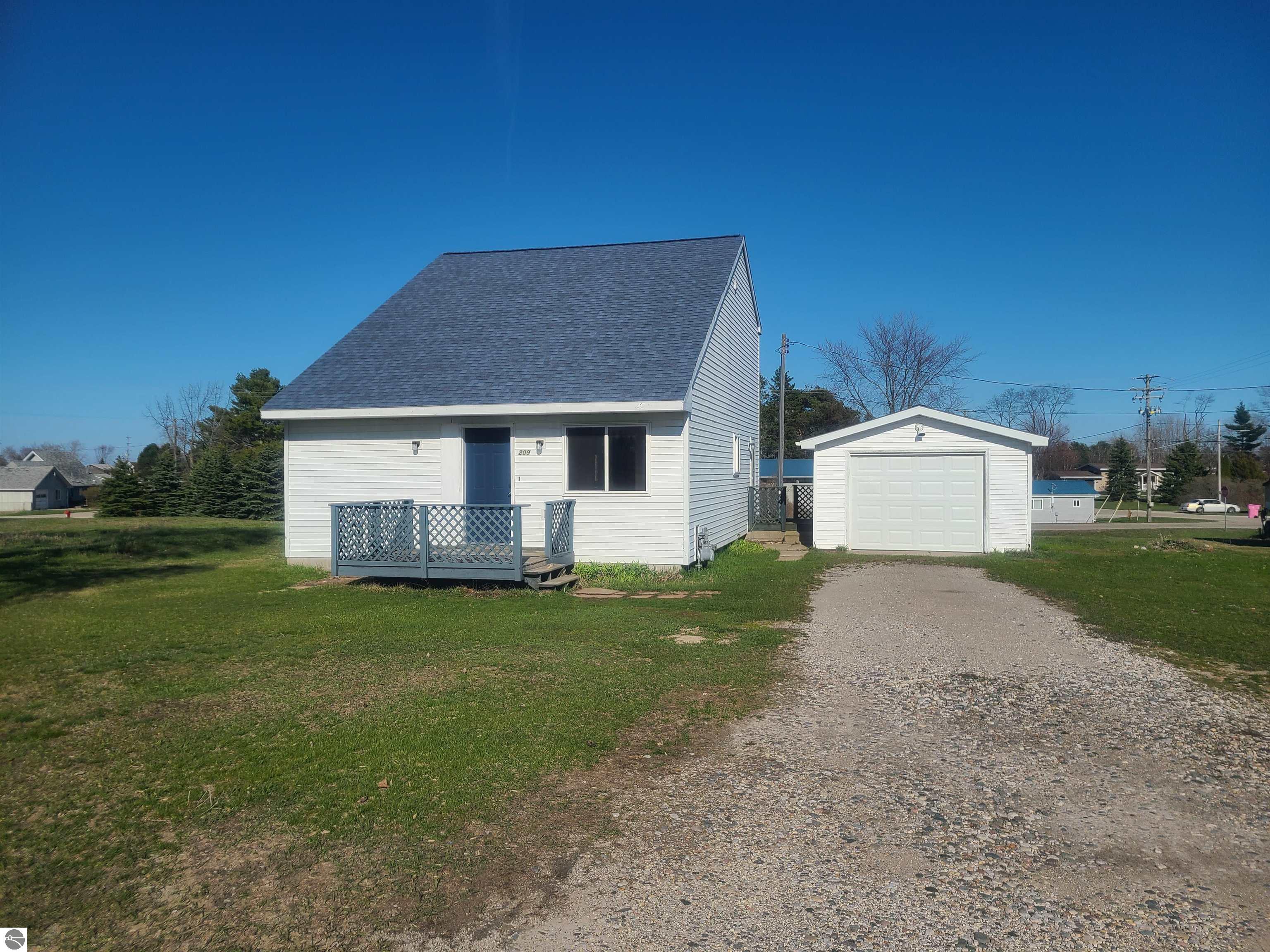 209 N 2nd Street, Oscoda, MI 48750 — Photo 2