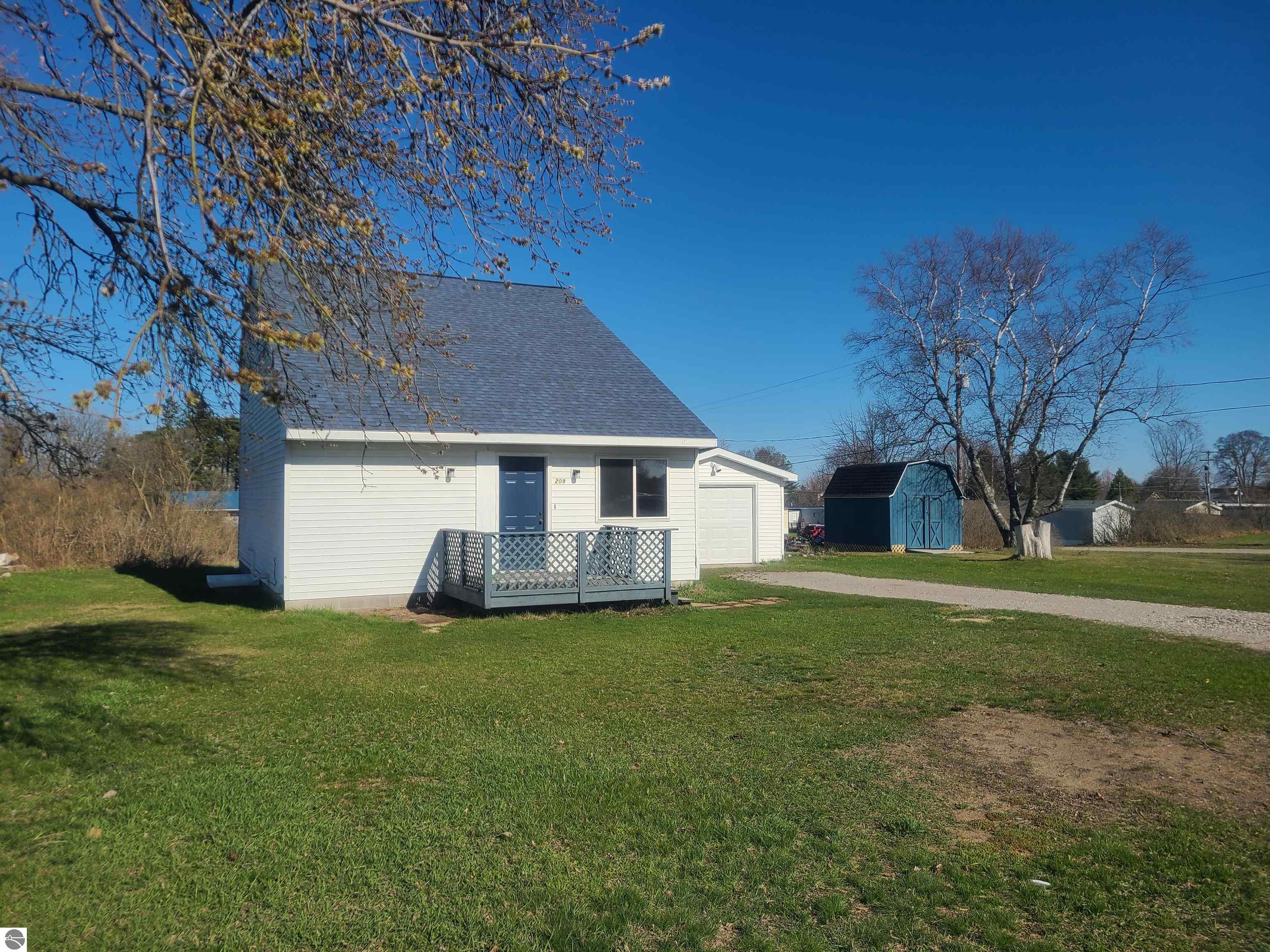 209 N 2nd Street, Oscoda, MI 48750 — Photo 3