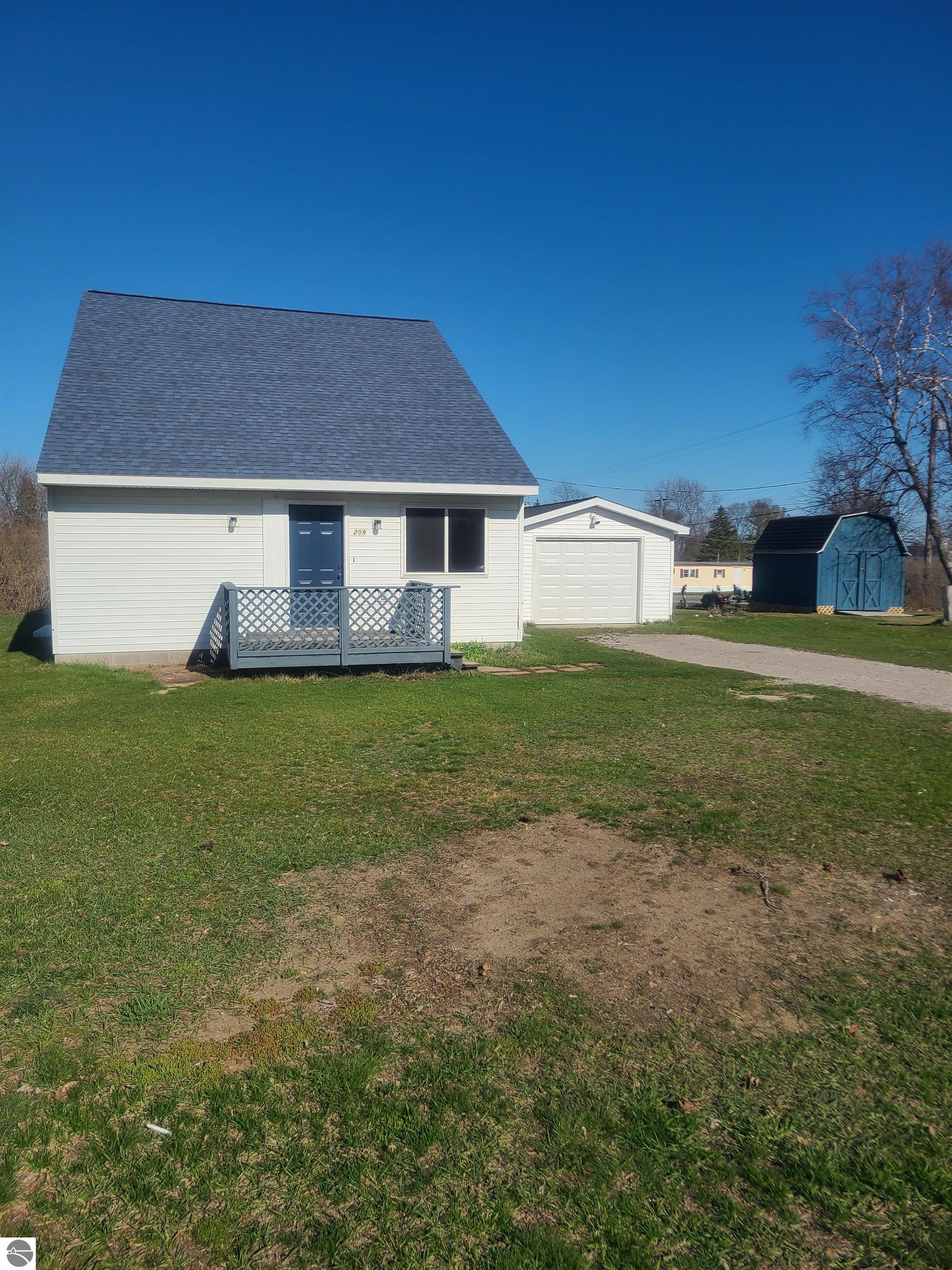 209 N 2nd Street, Oscoda, MI 48750 — Photo 4