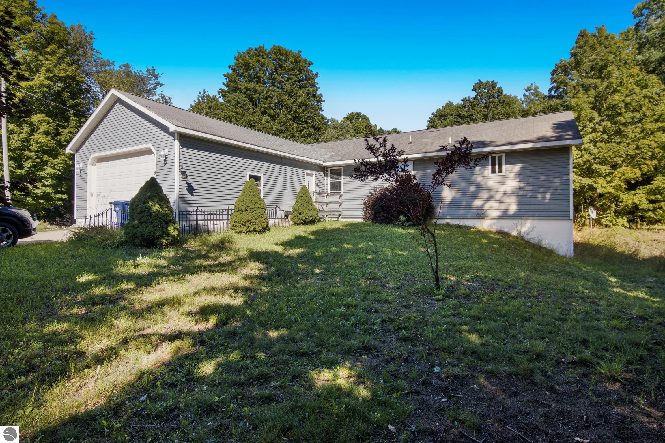 941 S Weldon Road, Beulah, MI 49617 — front exterior