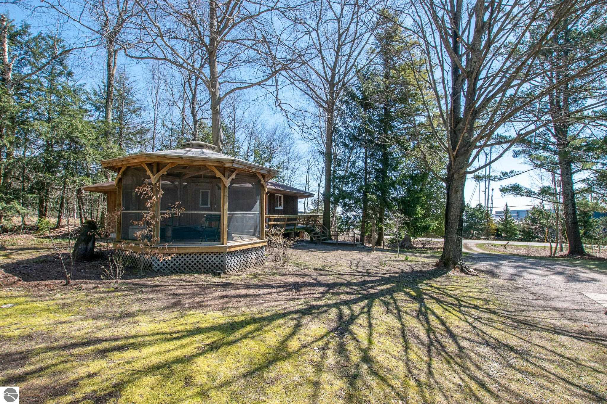 10829 N Shore Drive, Northport, MI 49670 — Photo 32